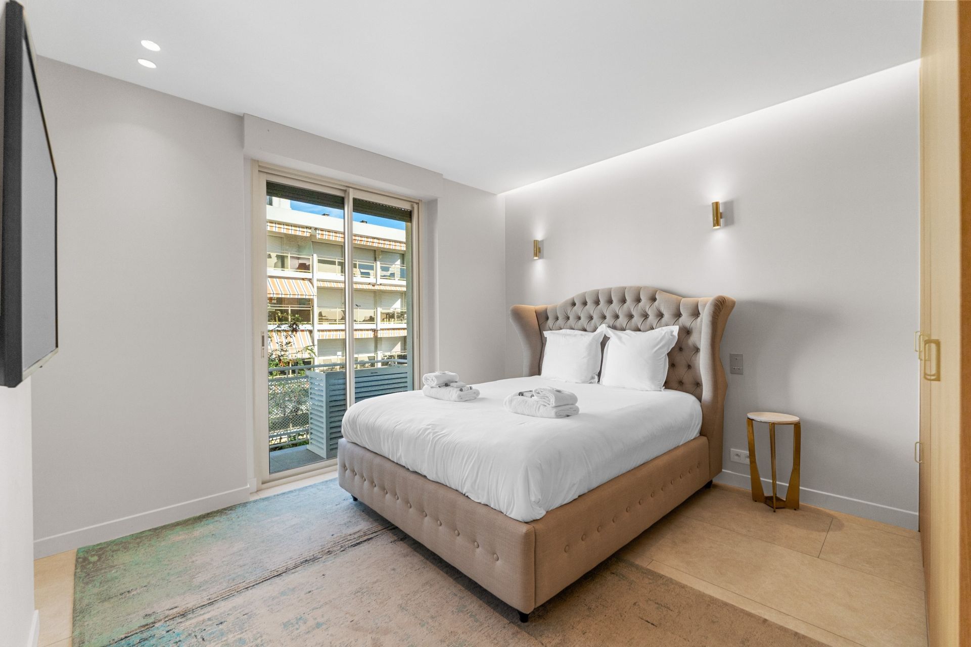 luxury apartment 3 Rooms for sale on CANNES (06400)