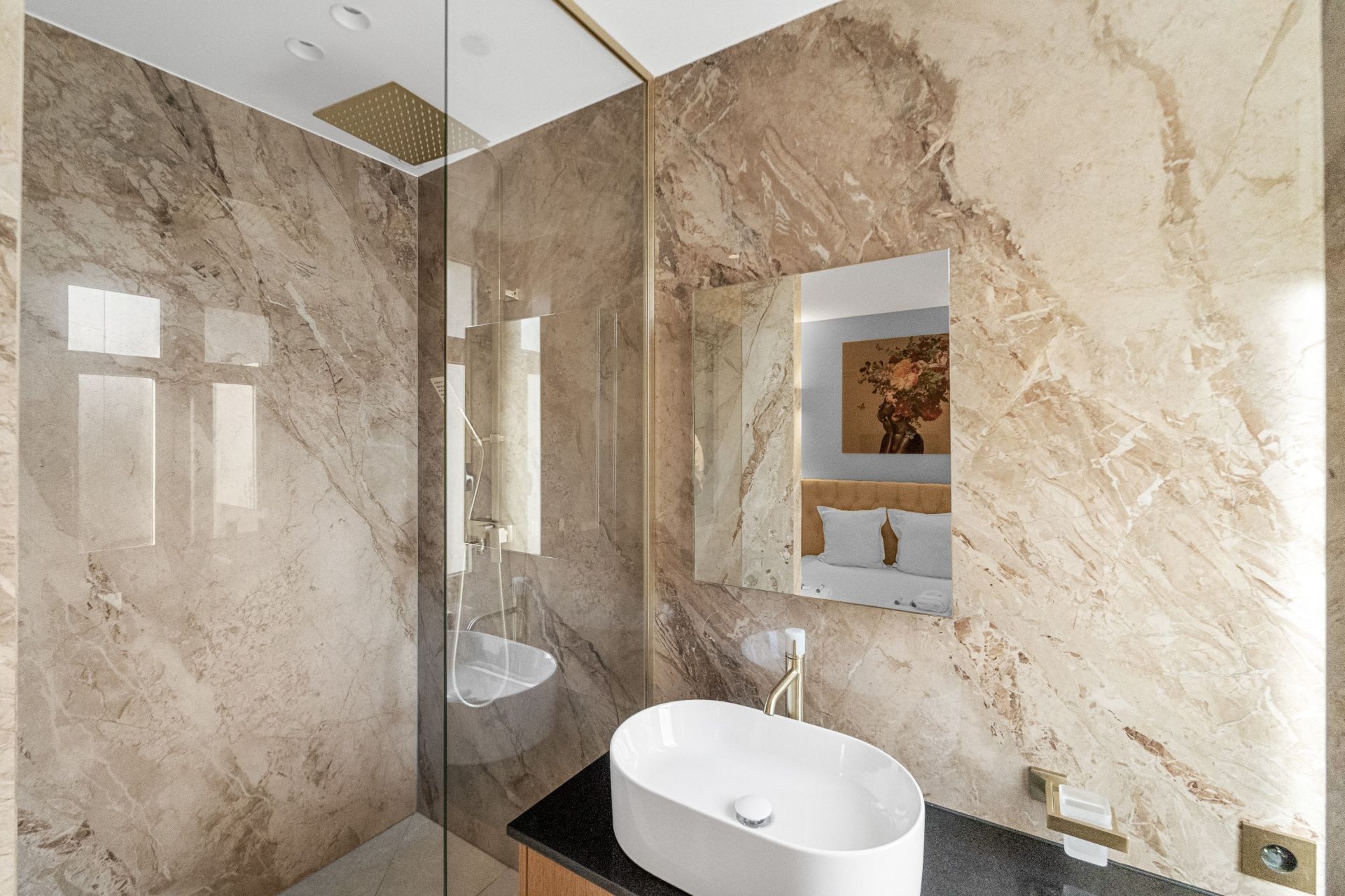 luxury apartment 3 Rooms for sale on CANNES (06400)