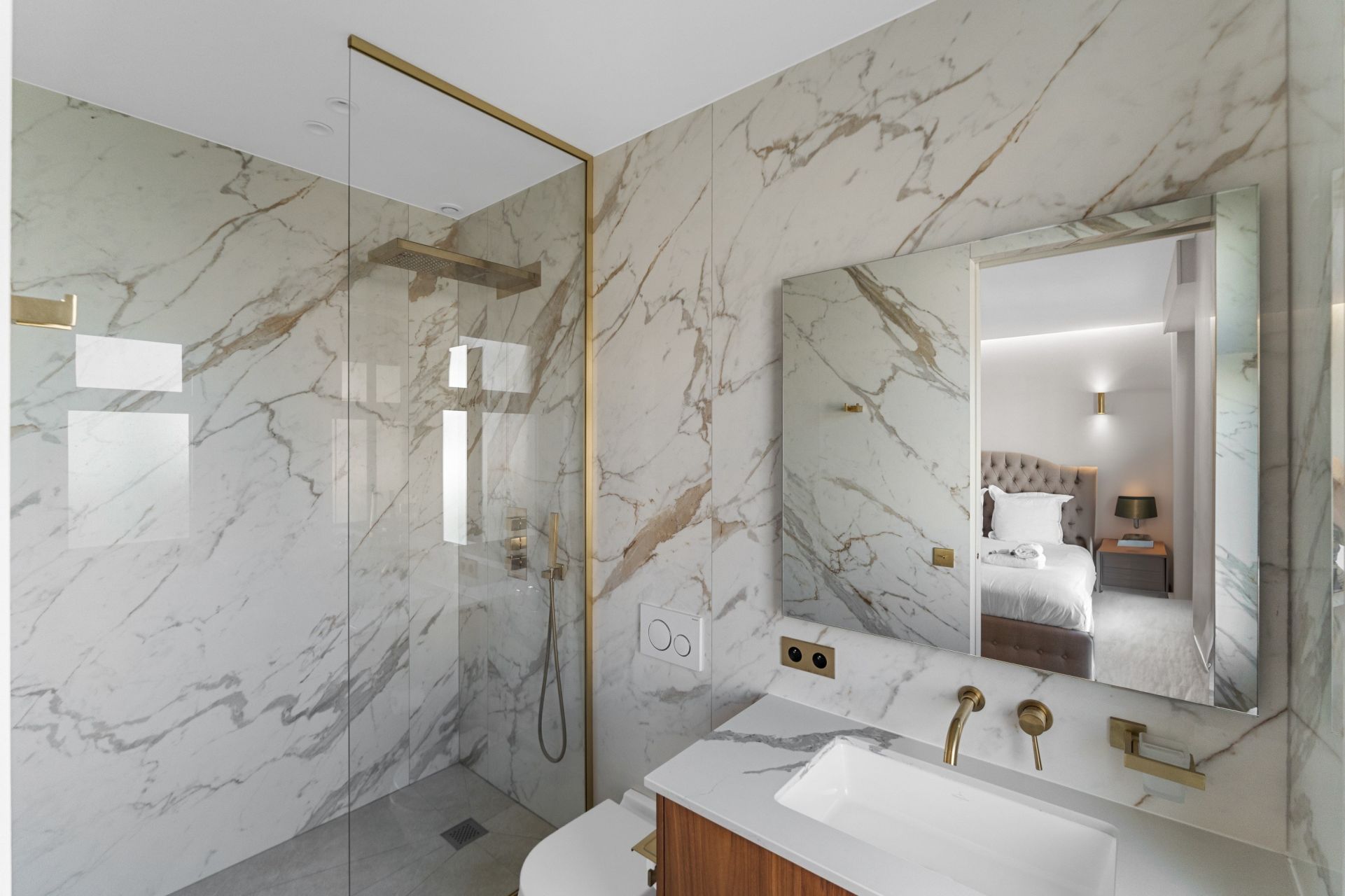 luxury apartment 3 Rooms for sale on CANNES (06400)