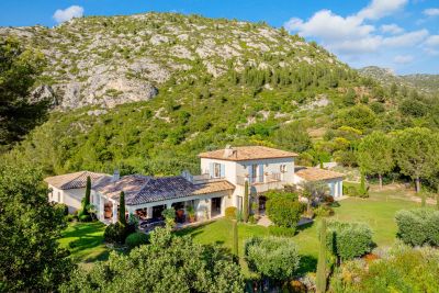 Sale Luxury house Gémenos 7 Rooms 225 m²