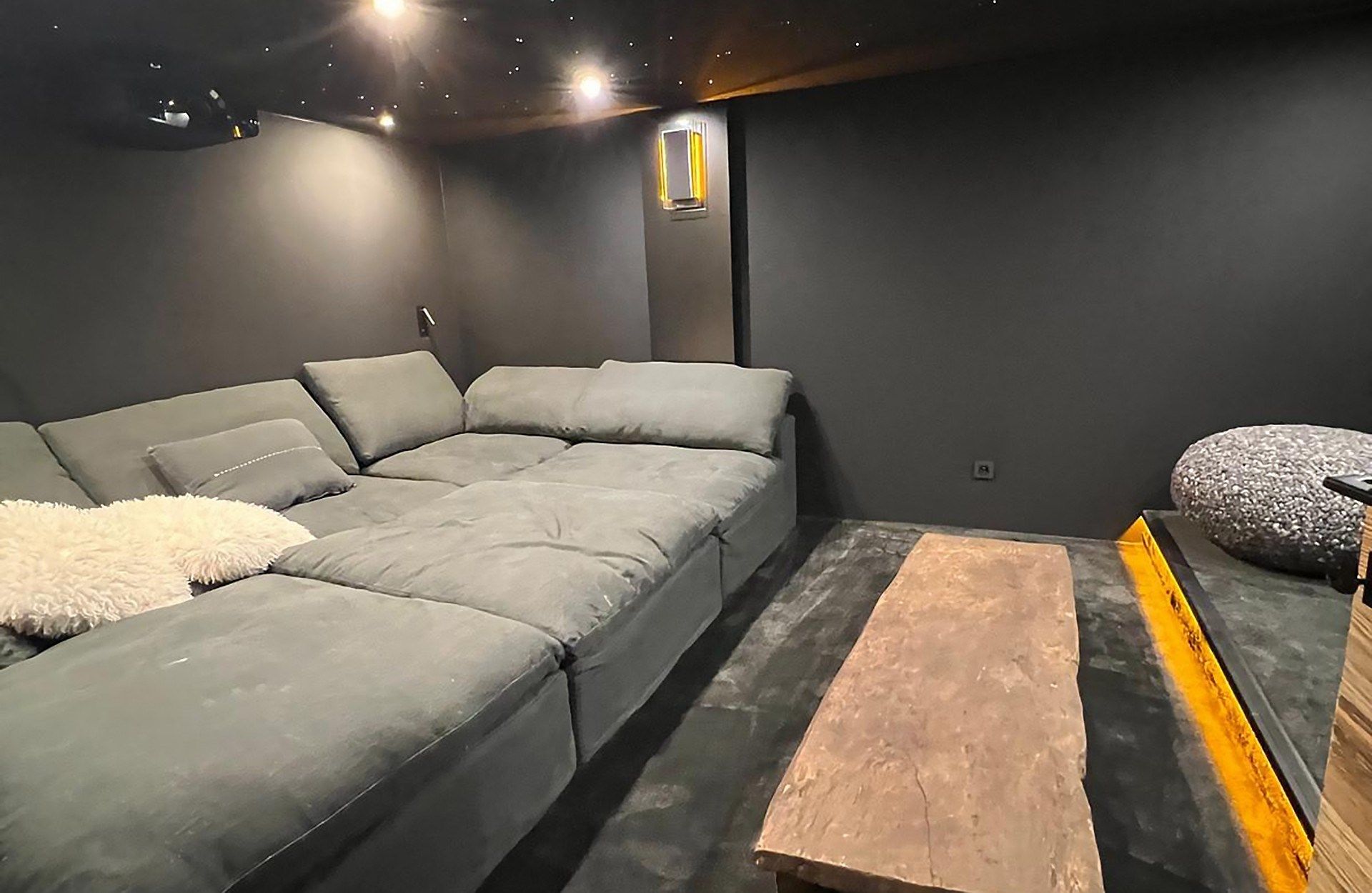 luxury chalet 8 Rooms for seasonal rent on MEGEVE (74120)