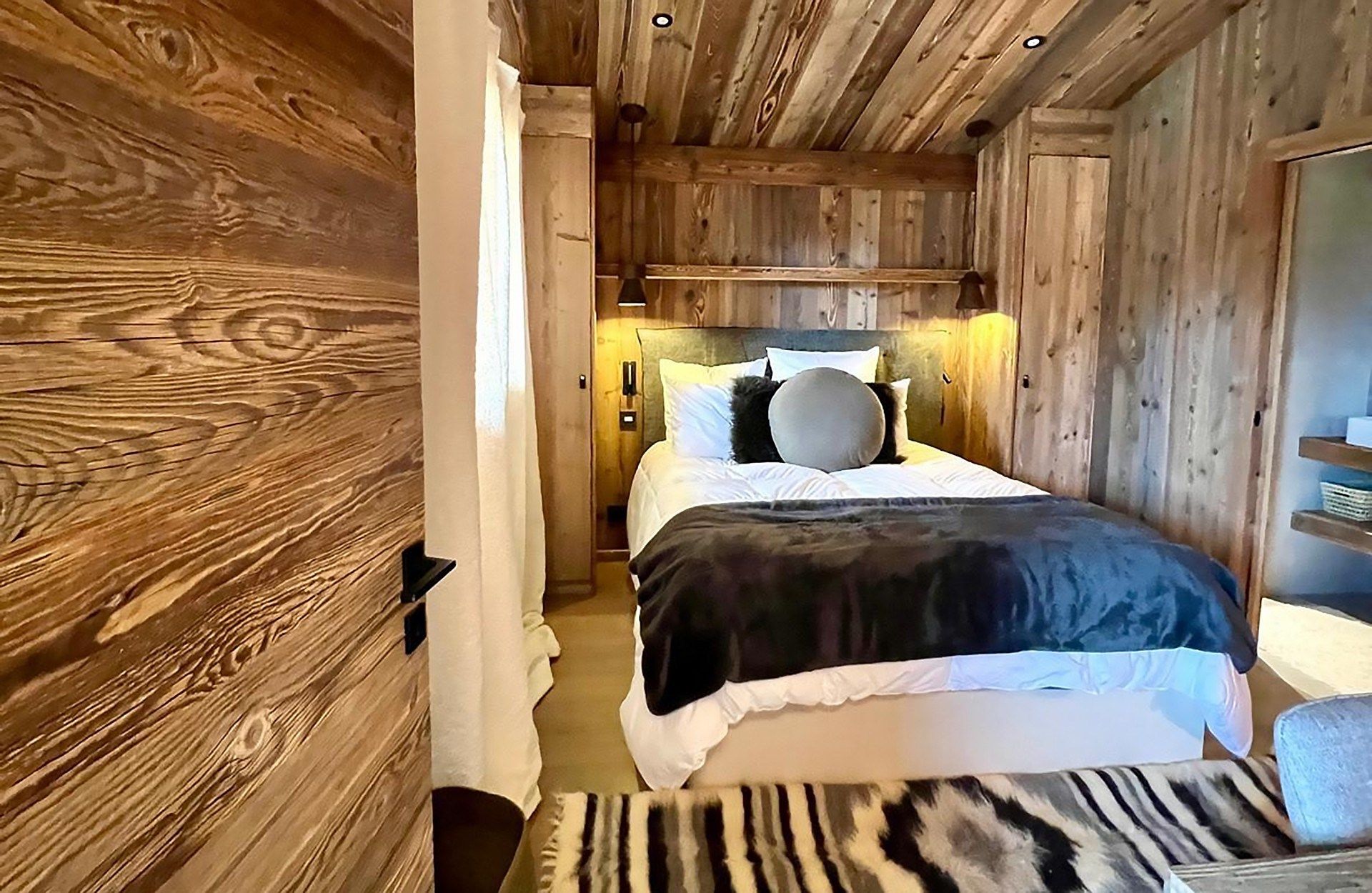 luxury chalet 8 Rooms for seasonal rent on MEGEVE (74120)