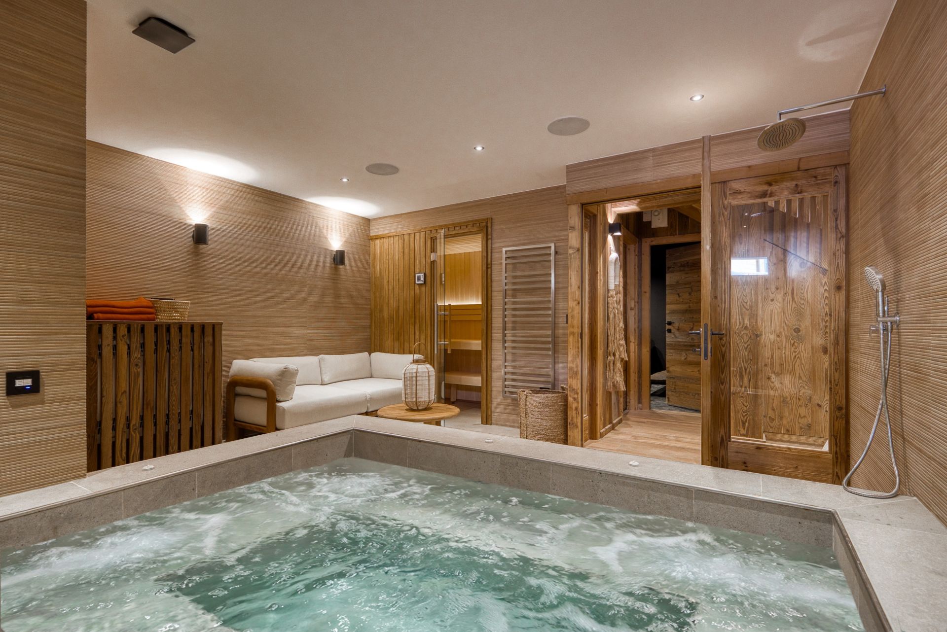 luxury chalet 8 Rooms for seasonal rent on MEGEVE (74120)
