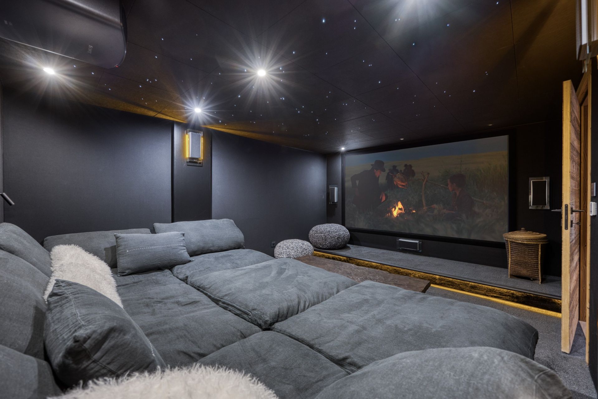luxury chalet 8 Rooms for seasonal rent on MEGEVE (74120)