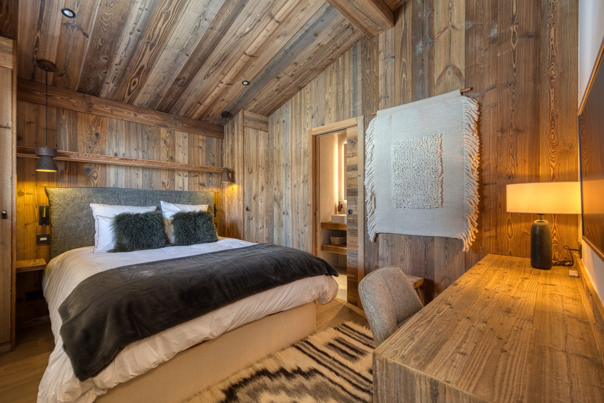 luxury chalet 8 Rooms for seasonal rent on MEGEVE (74120)