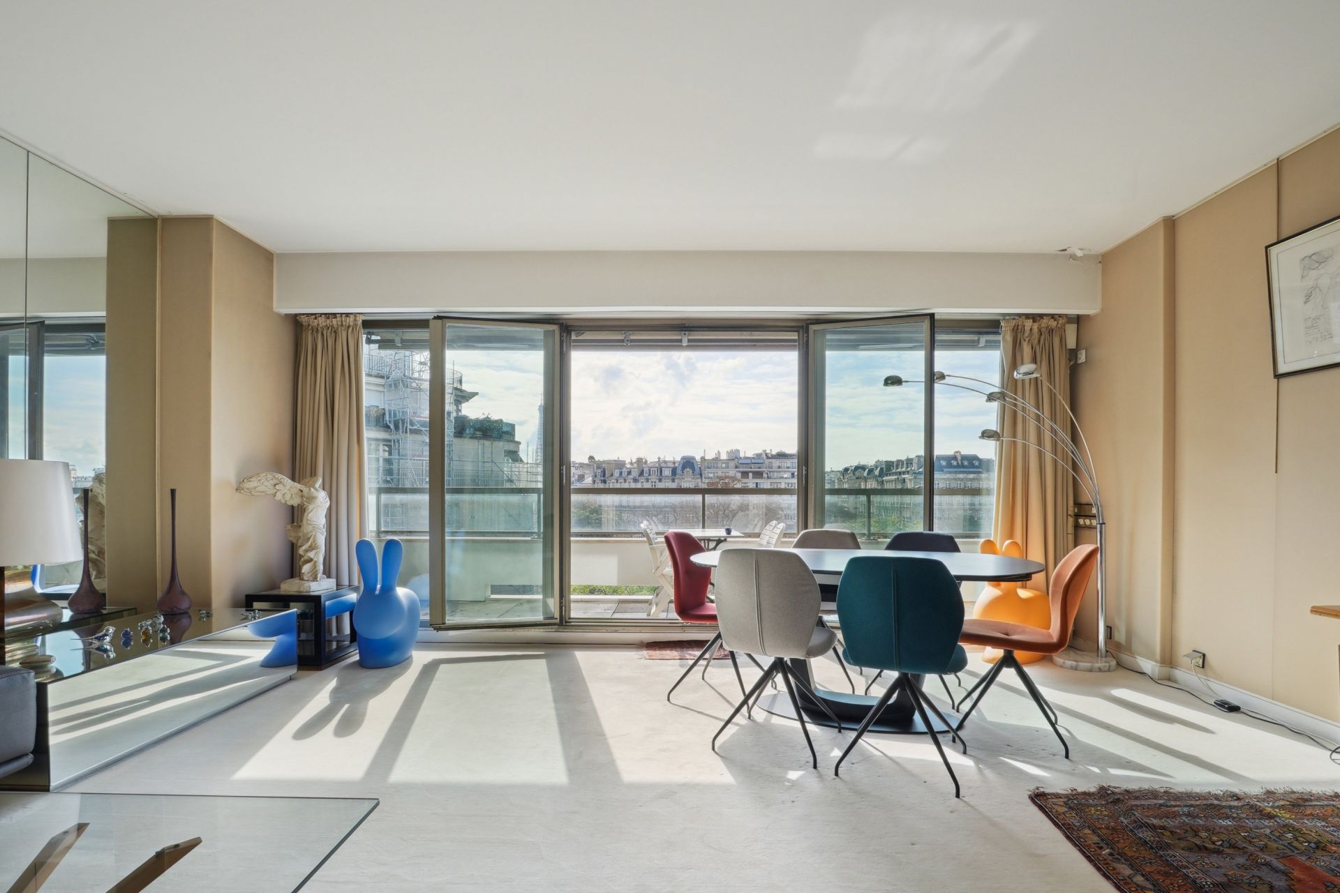 luxury apartment 4 Rooms for sale on PARIS (75116)