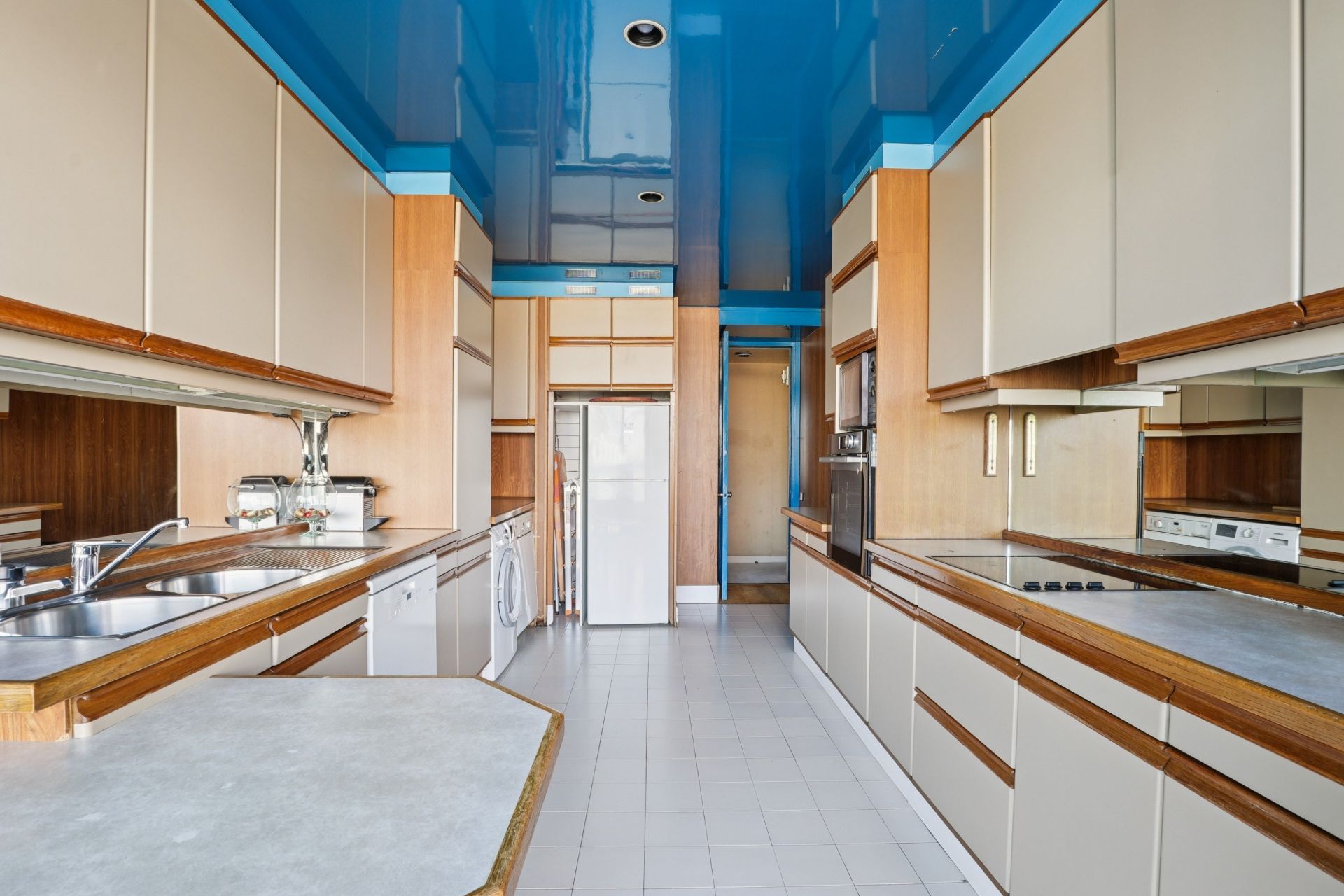 luxury apartment 4 Rooms for sale on PARIS (75116)