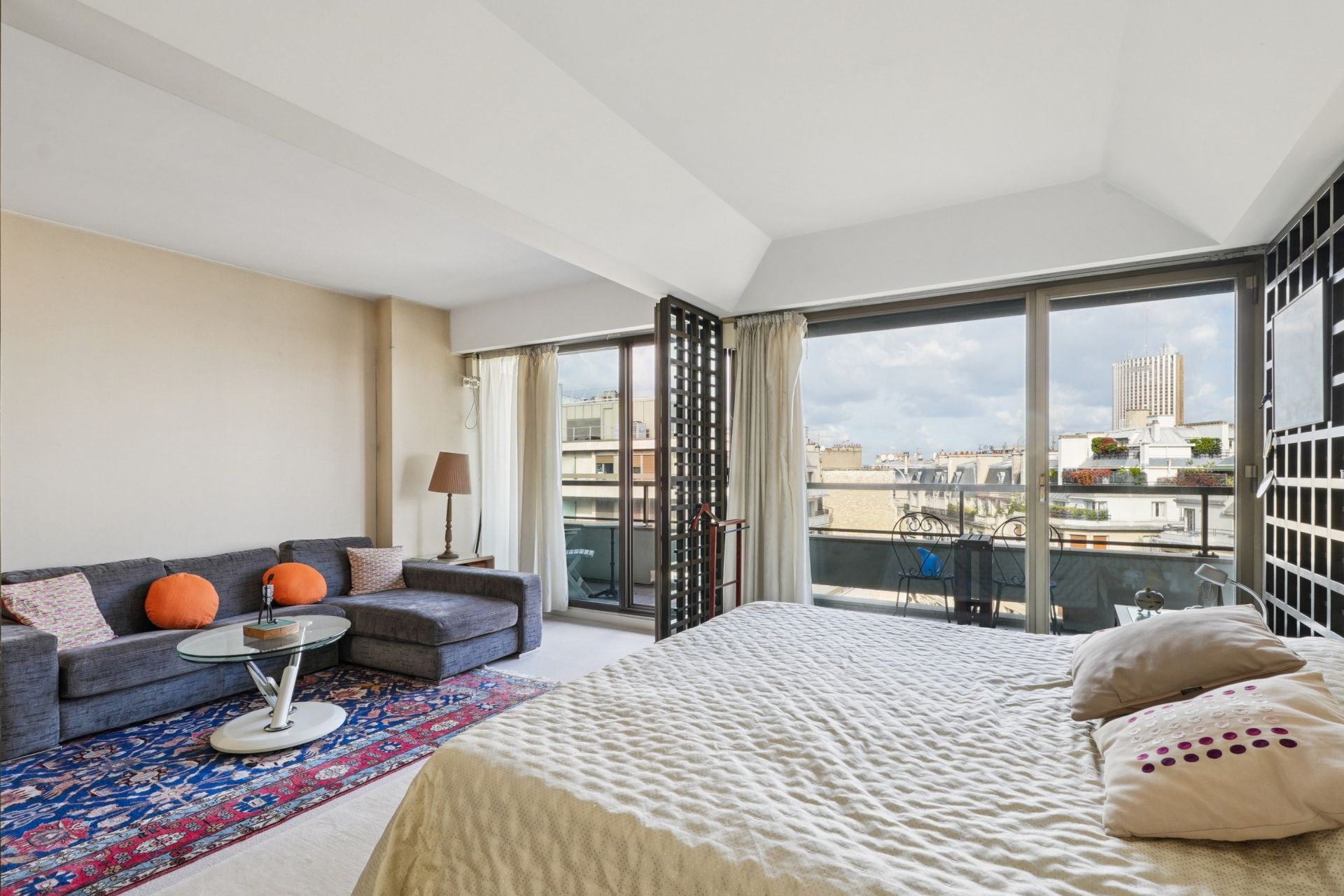 luxury apartment 4 Rooms for sale on PARIS (75116)