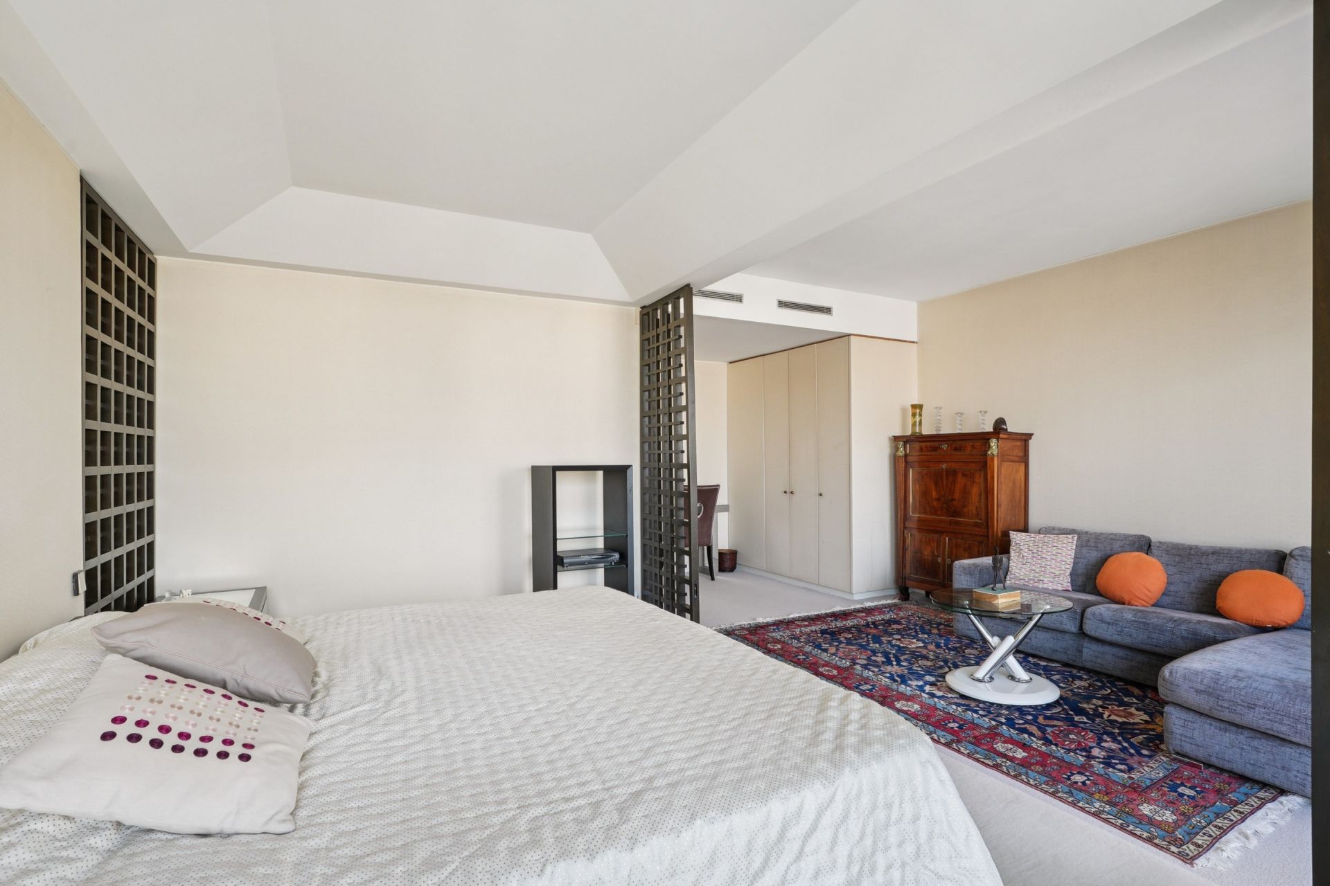 luxury apartment 4 Rooms for sale on PARIS (75116)