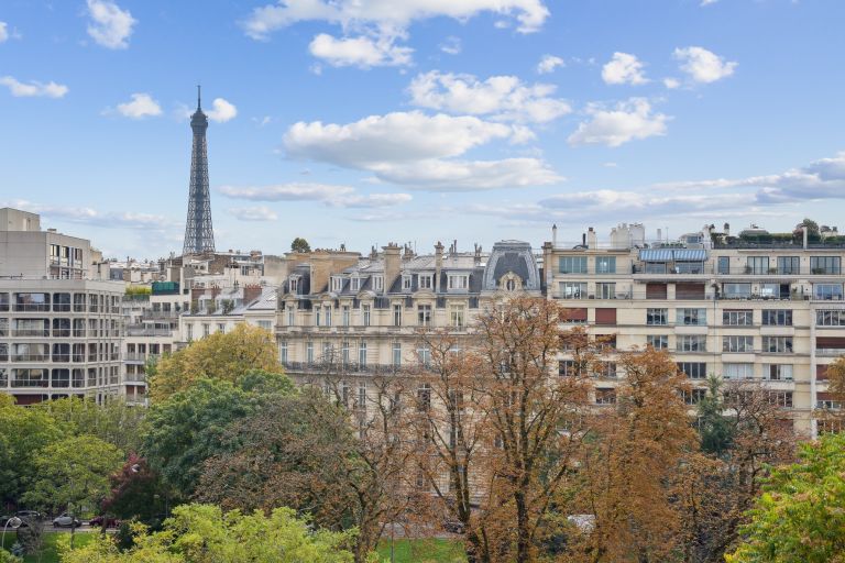 luxury apartment 4 Rooms for sale on PARIS (75116)