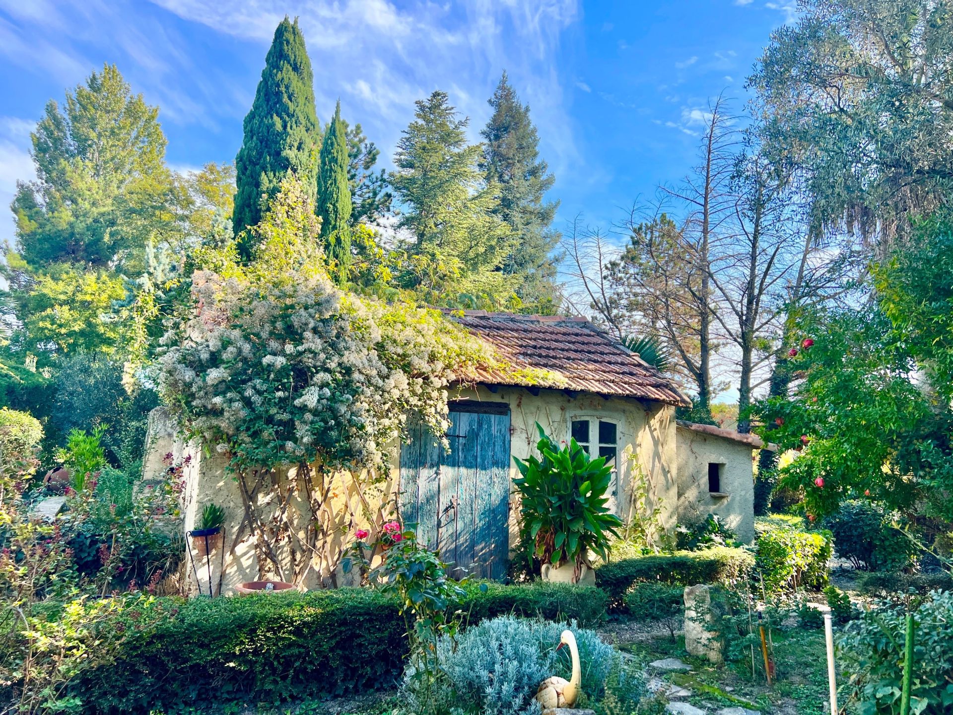 luxury house 8 Rooms for sale on BOULBON (13150)