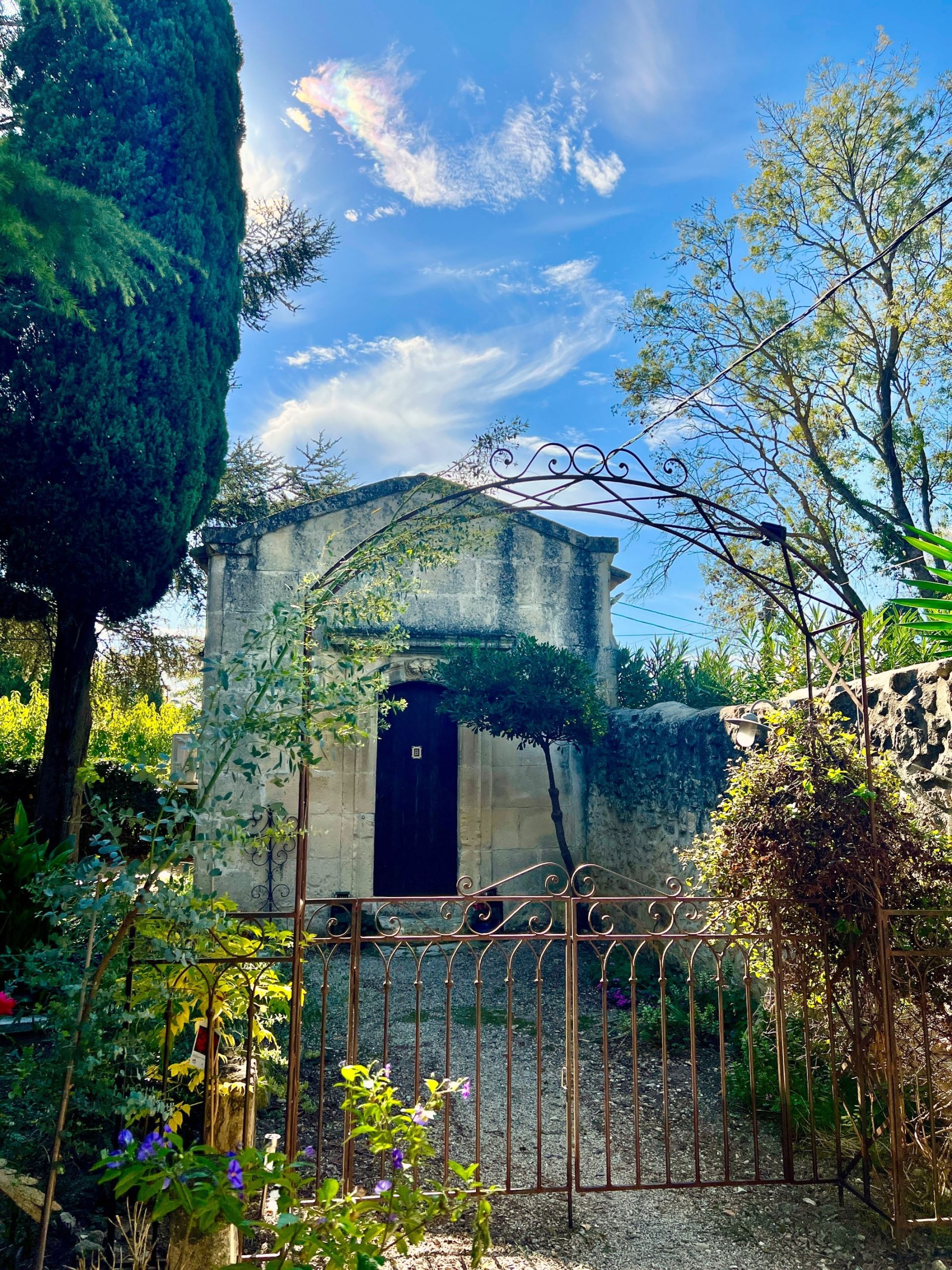 luxury house 8 Rooms for sale on BOULBON (13150)