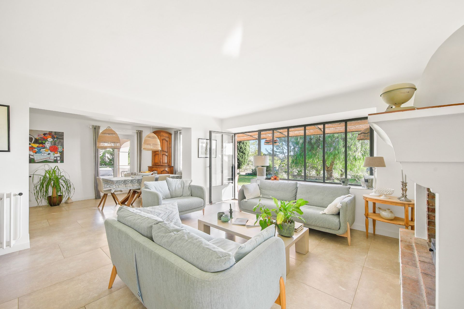 luxury house 8 Rooms for sale on SANARY SUR MER (83110)