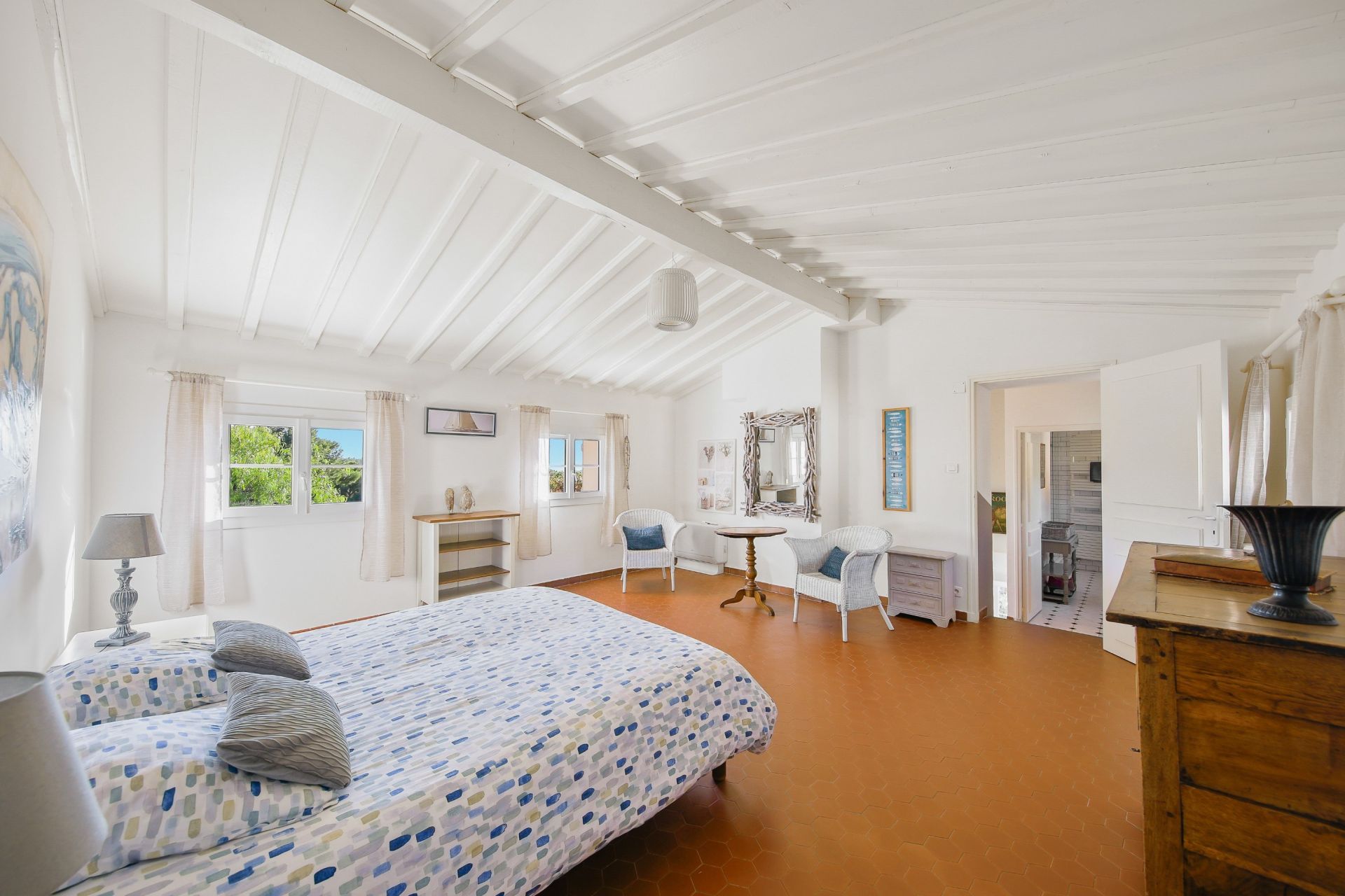 luxury house 8 Rooms for sale on SANARY SUR MER (83110)