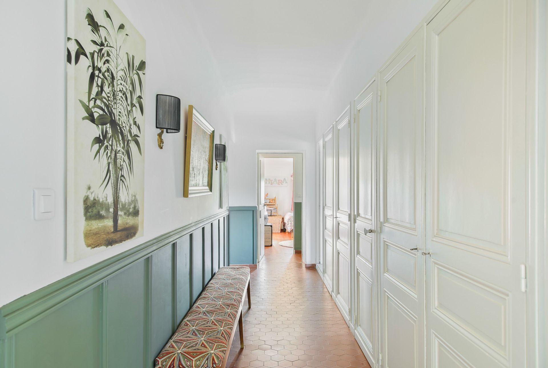 luxury house 8 Rooms for sale on SANARY SUR MER (83110)