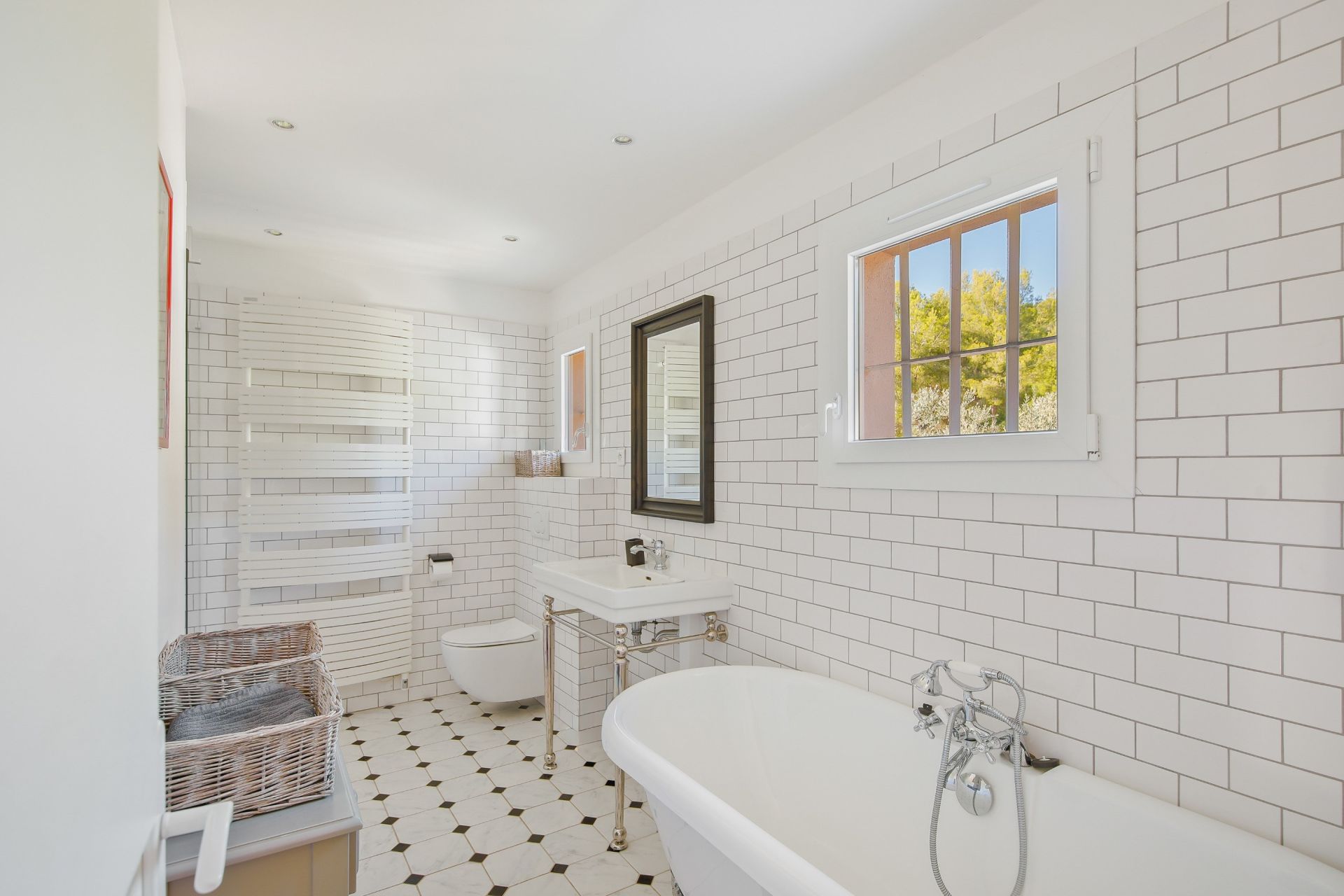 luxury house 8 Rooms for sale on SANARY SUR MER (83110)