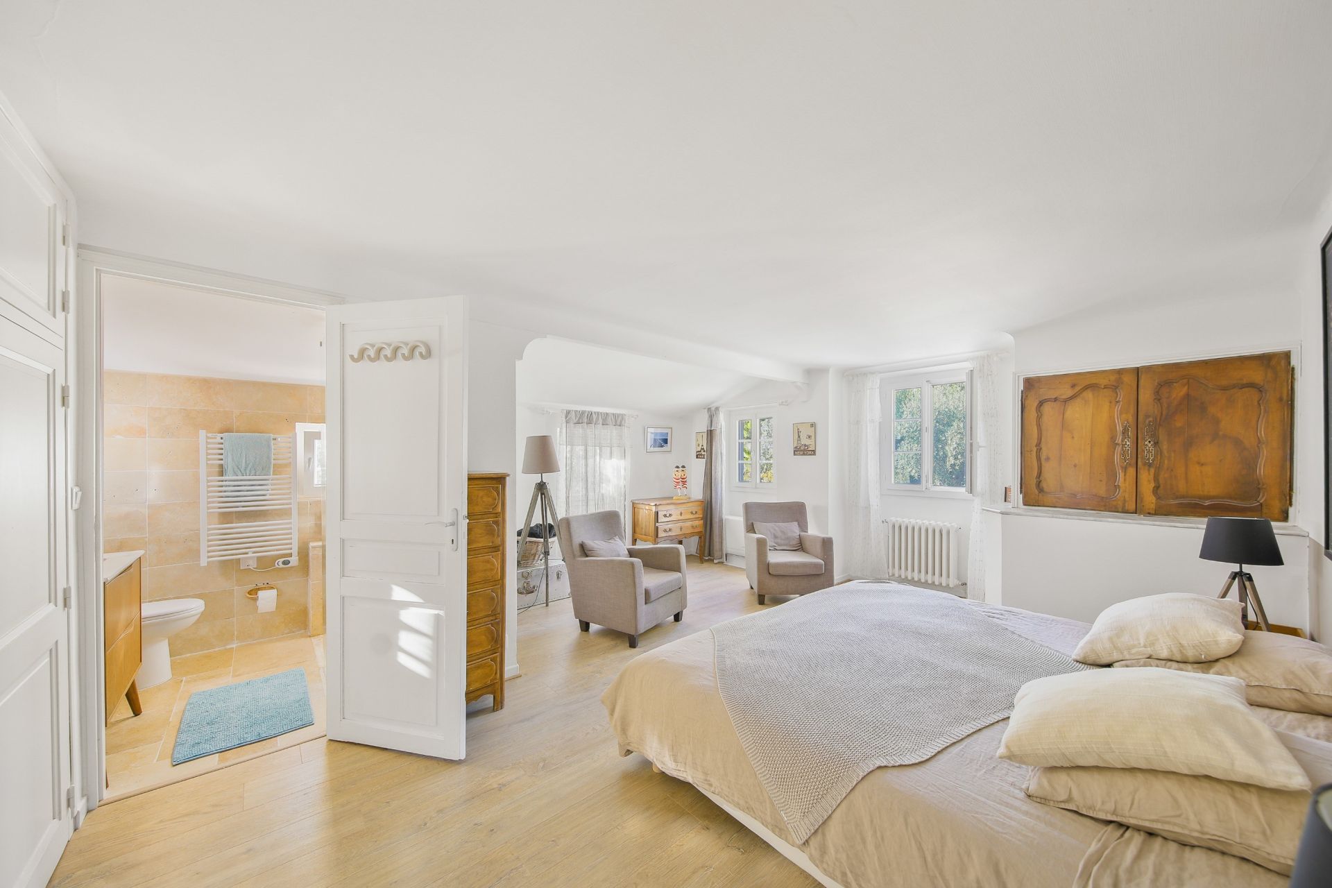 luxury house 8 Rooms for sale on SANARY SUR MER (83110)