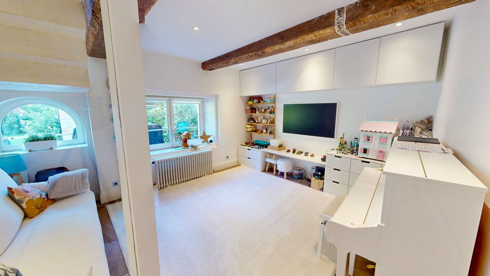 luxury house 10 Rooms for sale on ST JEAN DE BRAYE (45800)