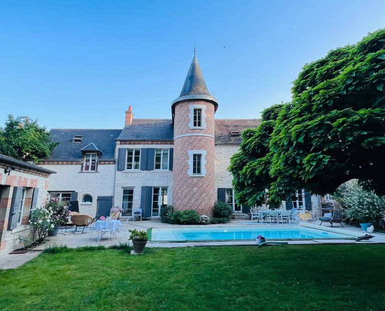 luxury house 10 Rooms for sale on ST JEAN DE BRAYE (45800)