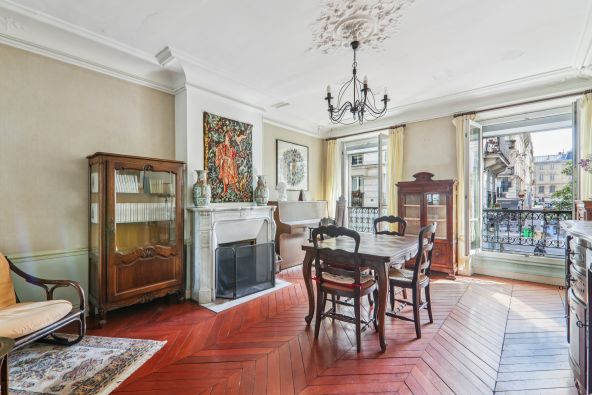 Sale Luxury apartment Paris 9 5 Rooms 104 m²