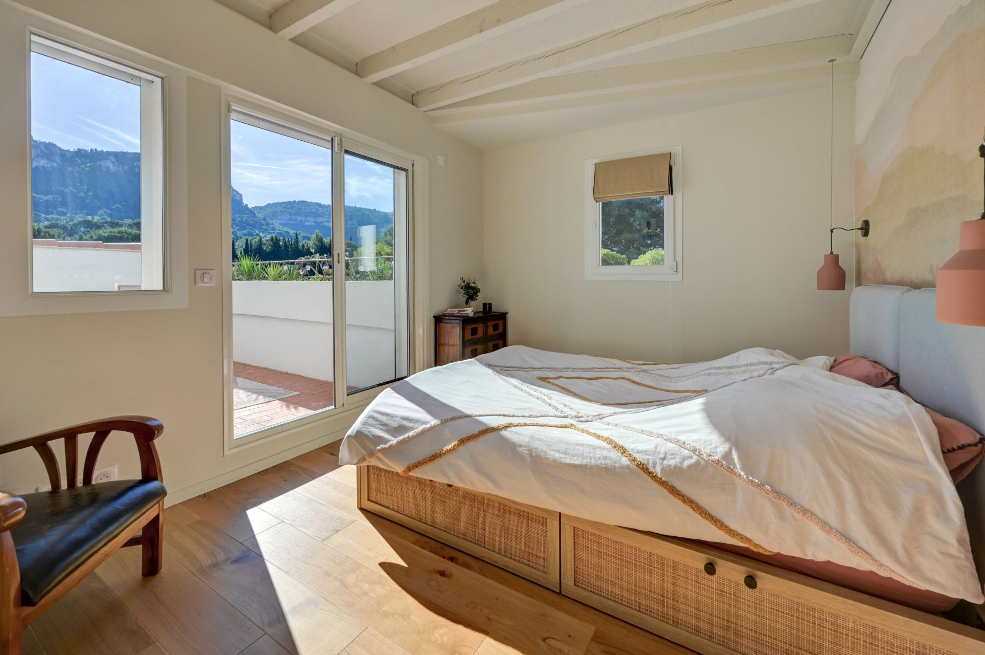 luxury house 7 Rooms for sale on CASSIS (13260)