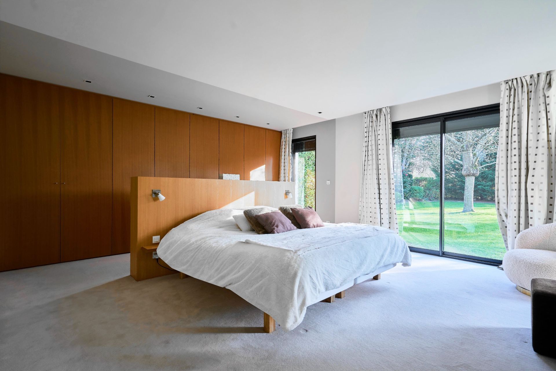 luxury house 7 Rooms for sale on CROIX (59170)