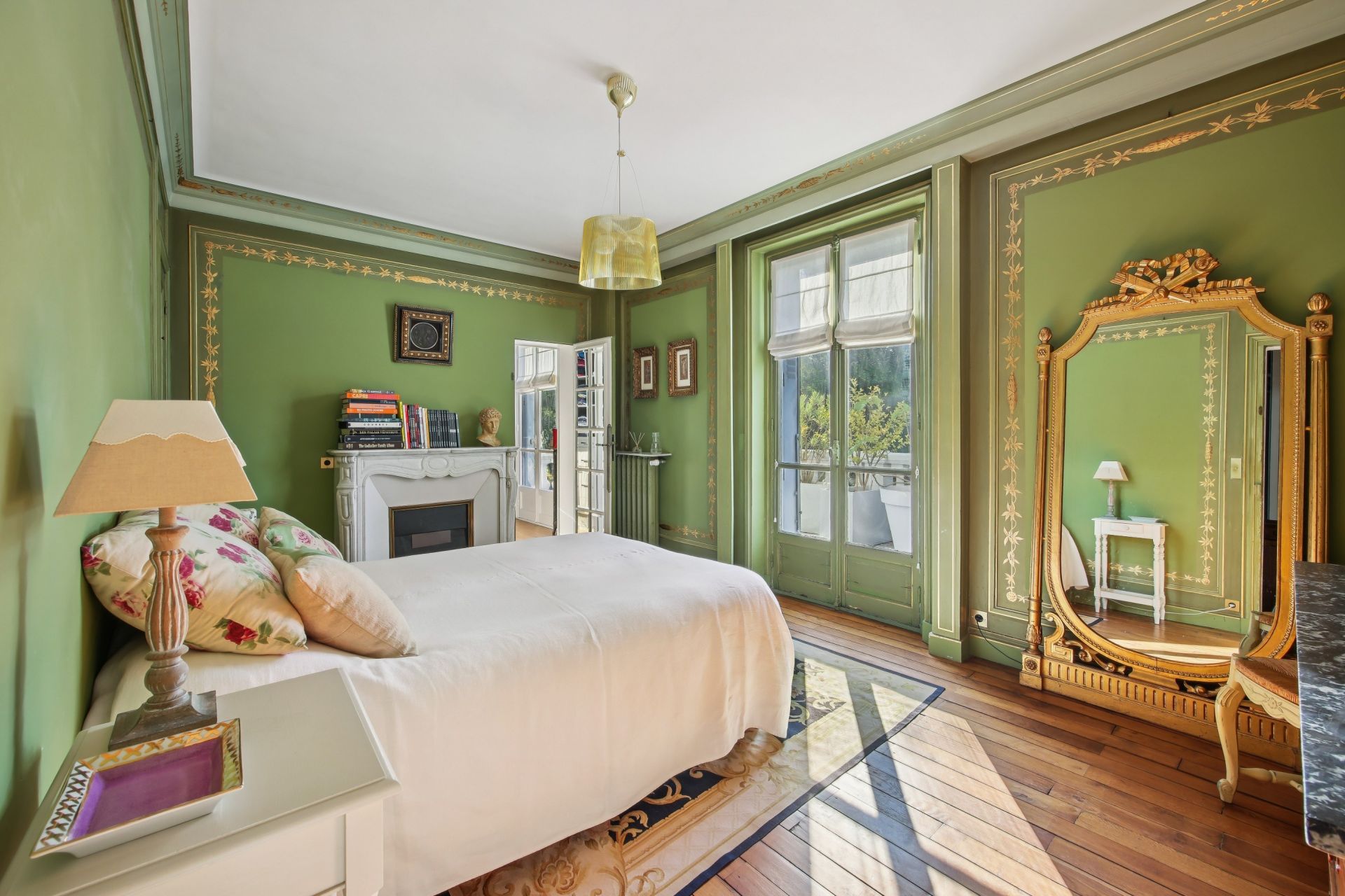 luxury house 6 Rooms for sale on LE VESINET (78110)