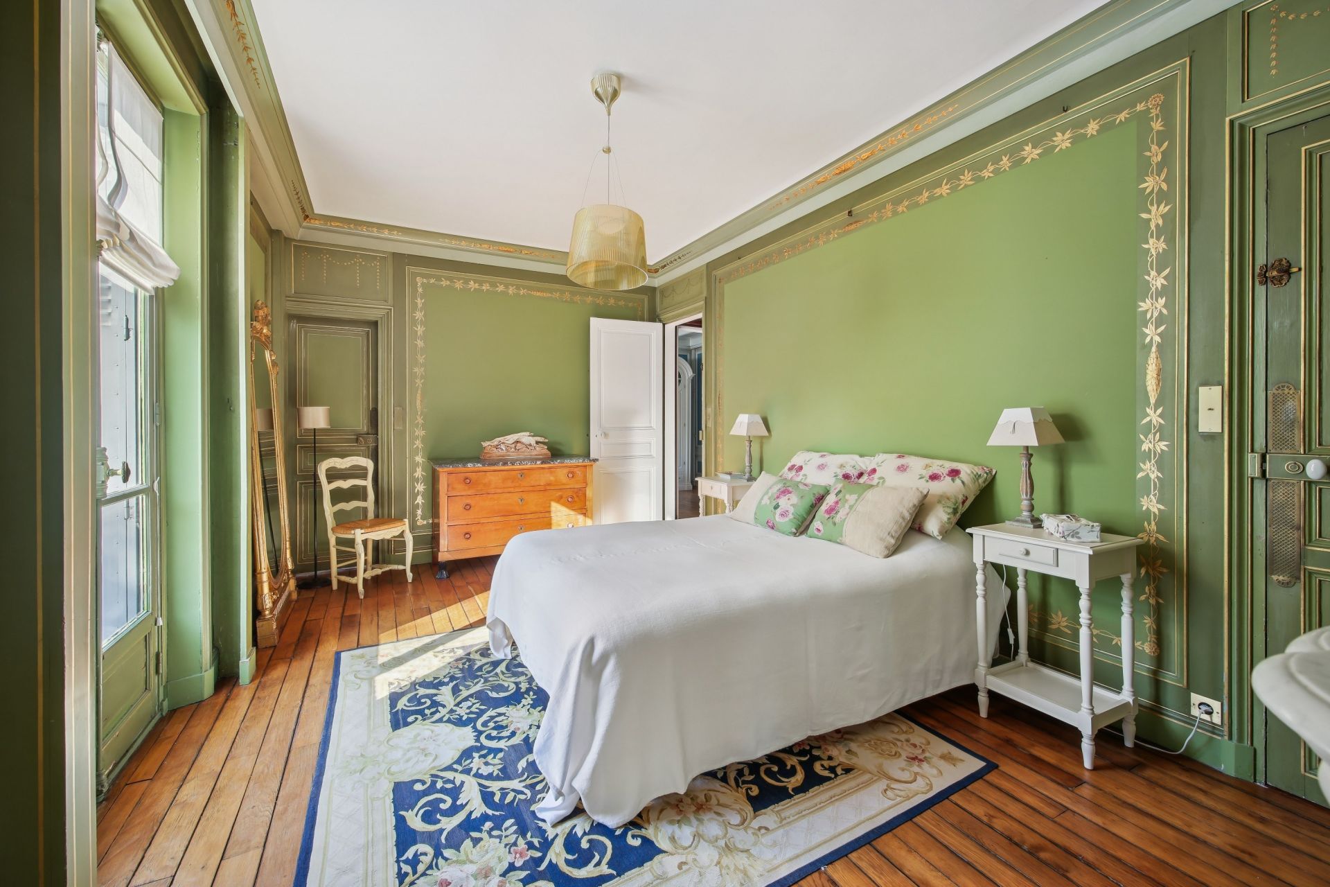 luxury house 6 Rooms for sale on LE VESINET (78110)