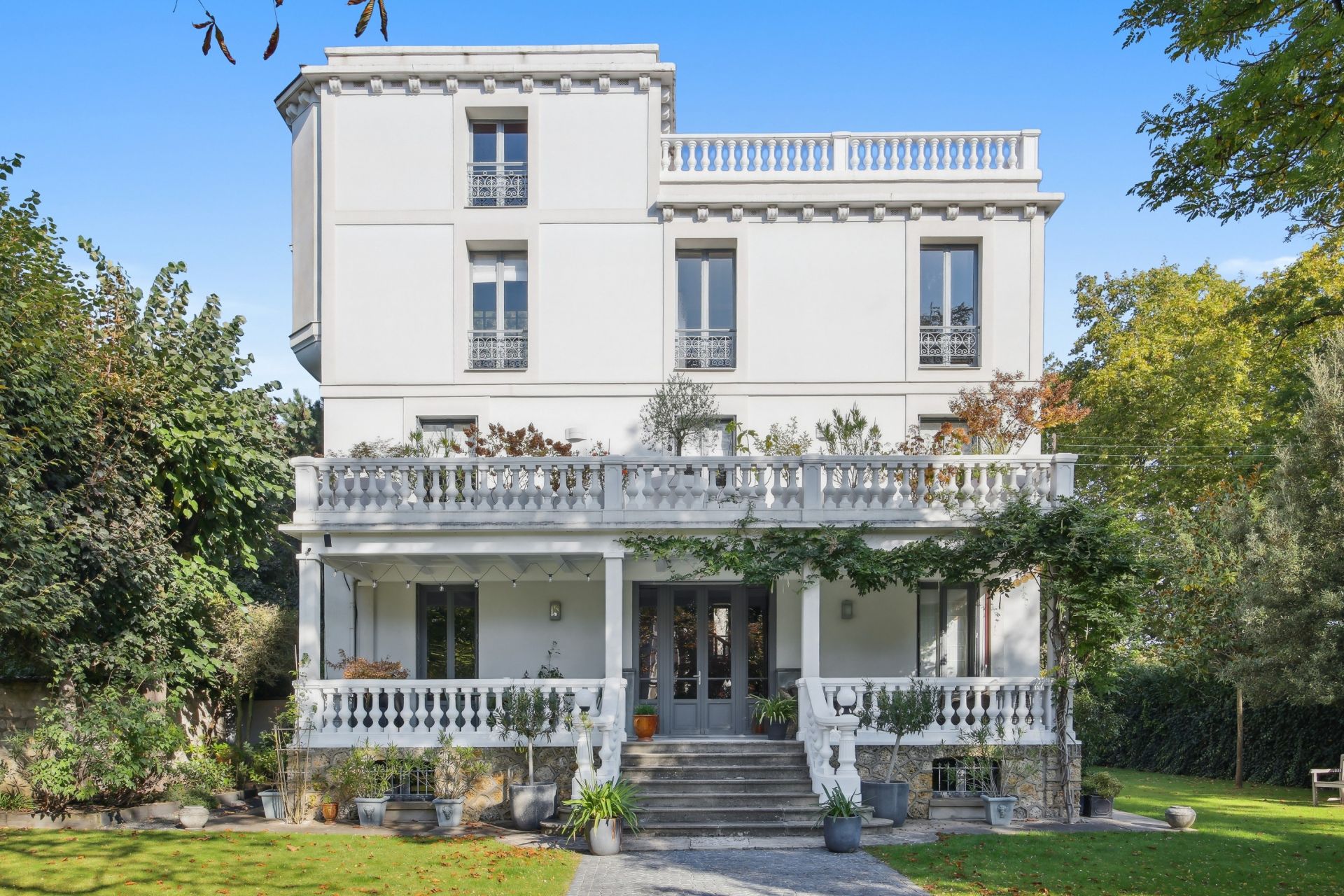 luxury house 6 Rooms for sale on LE VESINET (78110)