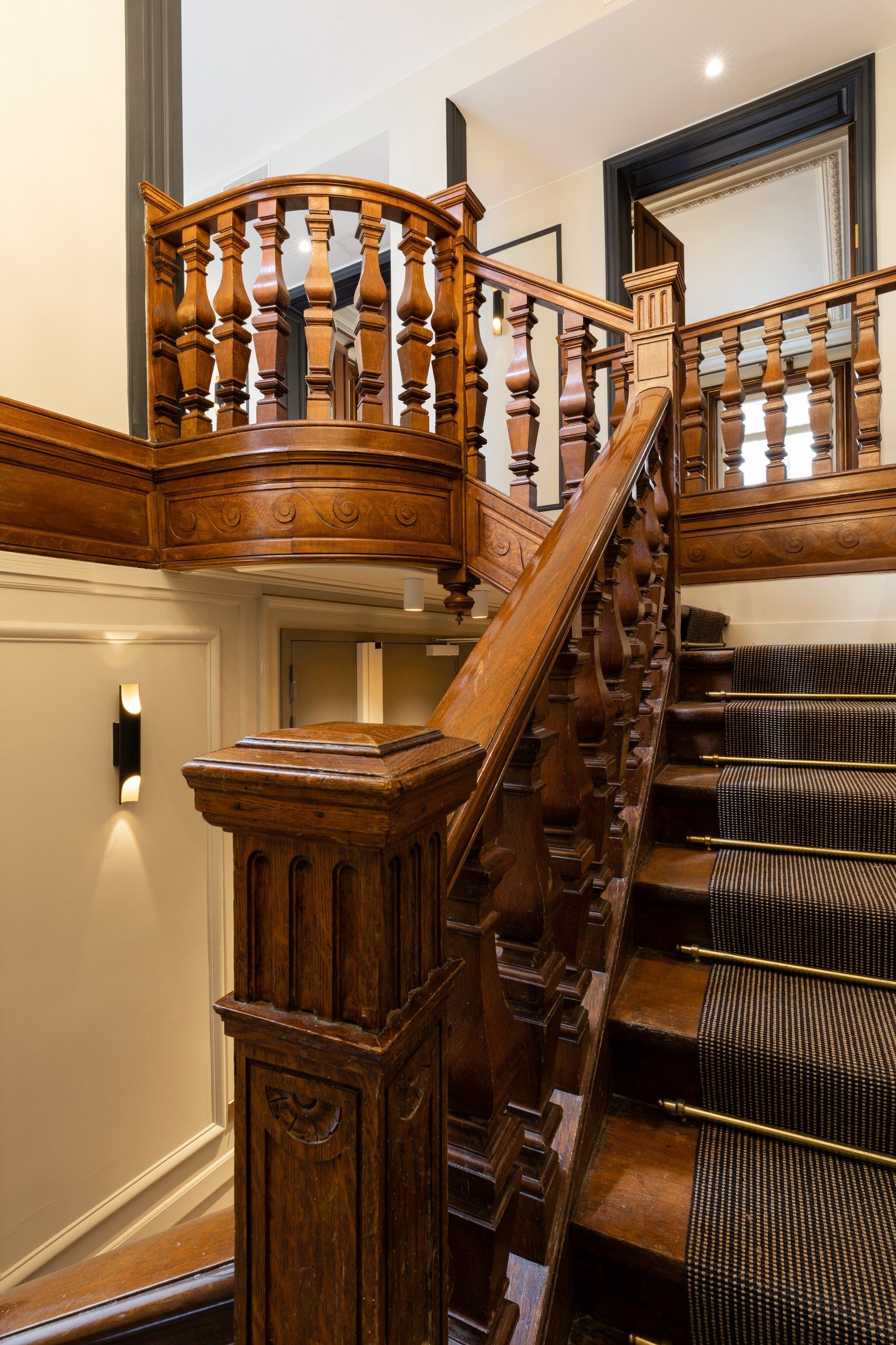 luxury apartment 7 Rooms for sale on PARIS (75016)