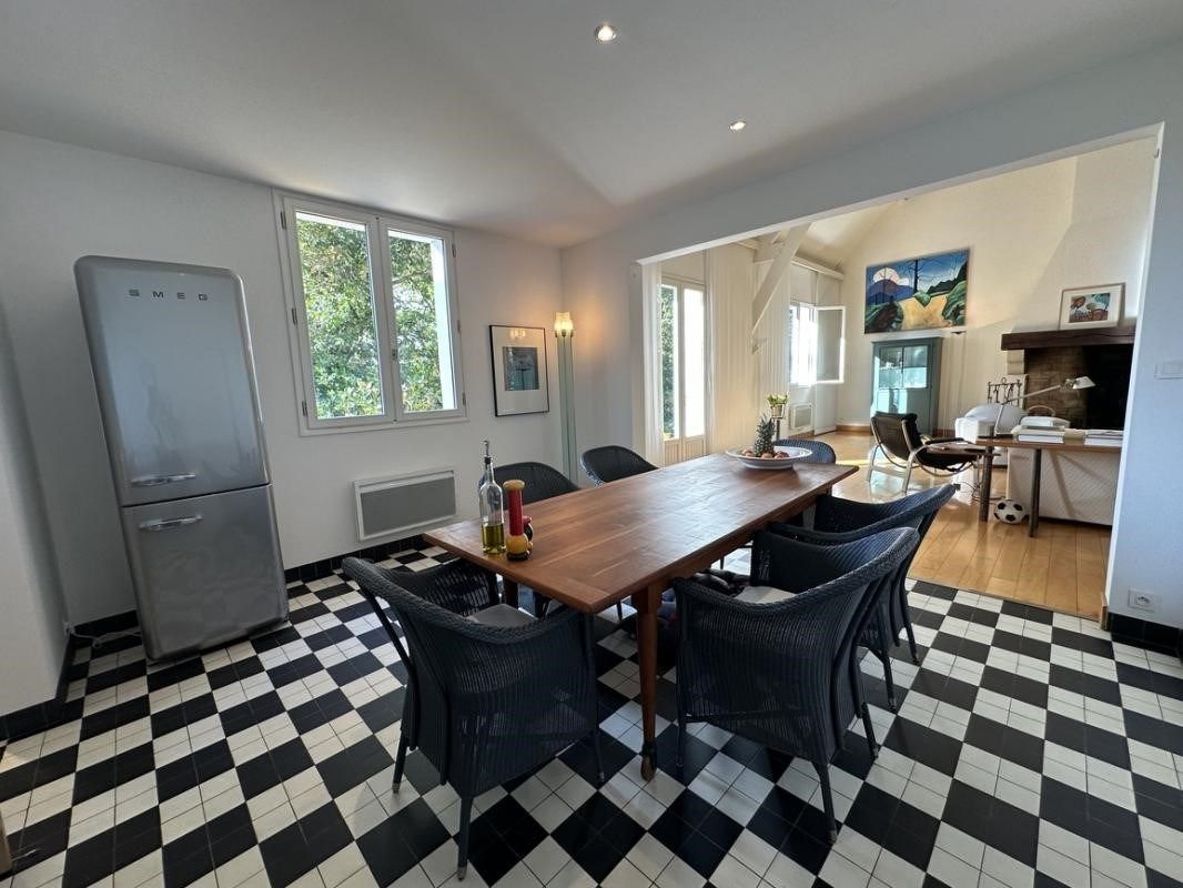 luxury house 6 Rooms for sale on CONFORT MEILARS (29790)