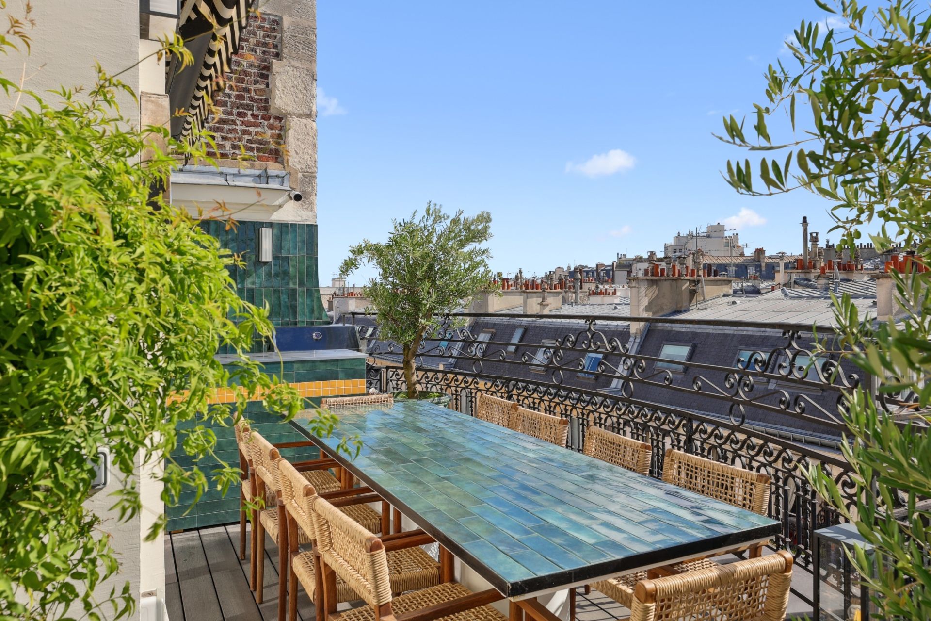 luxury apartment 6 Rooms for sale on PARIS (75016)