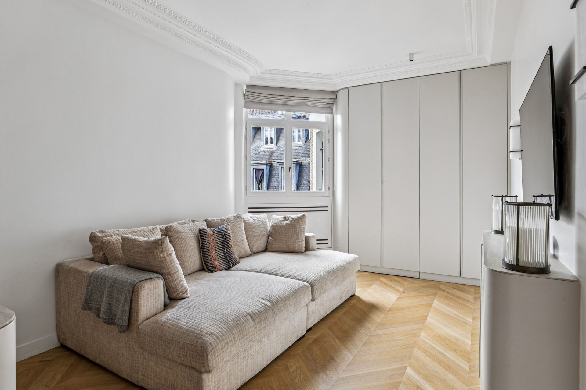 luxury apartment 6 Rooms for sale on PARIS (75016)