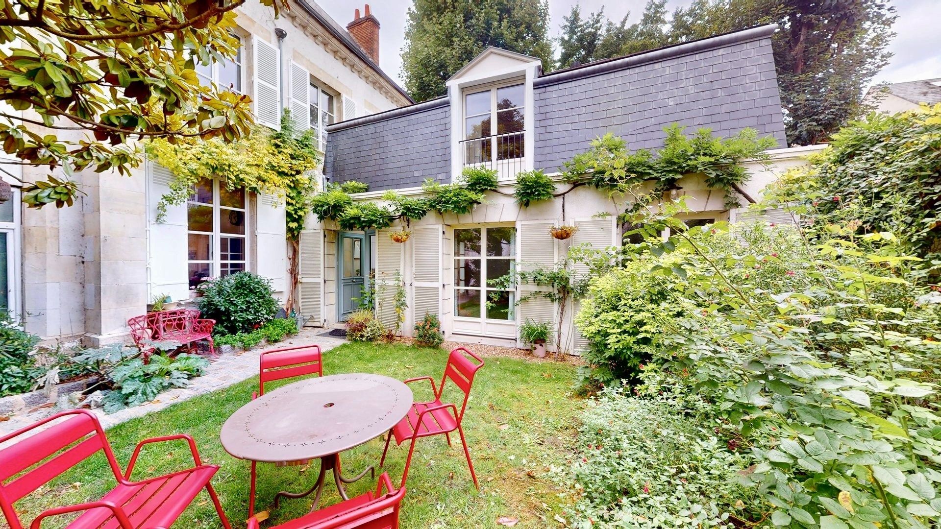 luxury house 7 Rooms for sale on ORLEANS (45000)