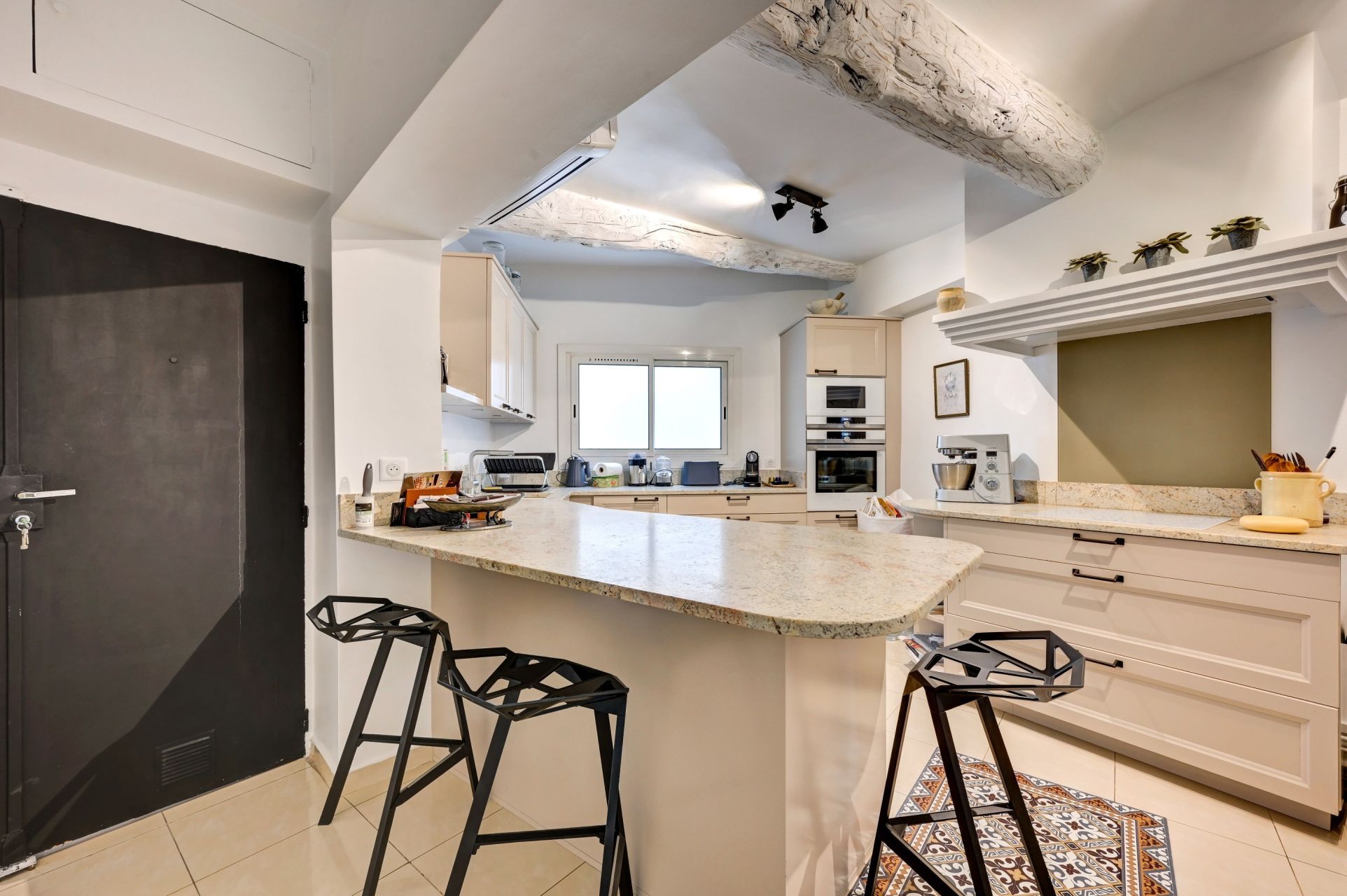 luxury apartment 5 Rooms for sale on AIX EN PROVENCE (13100)
