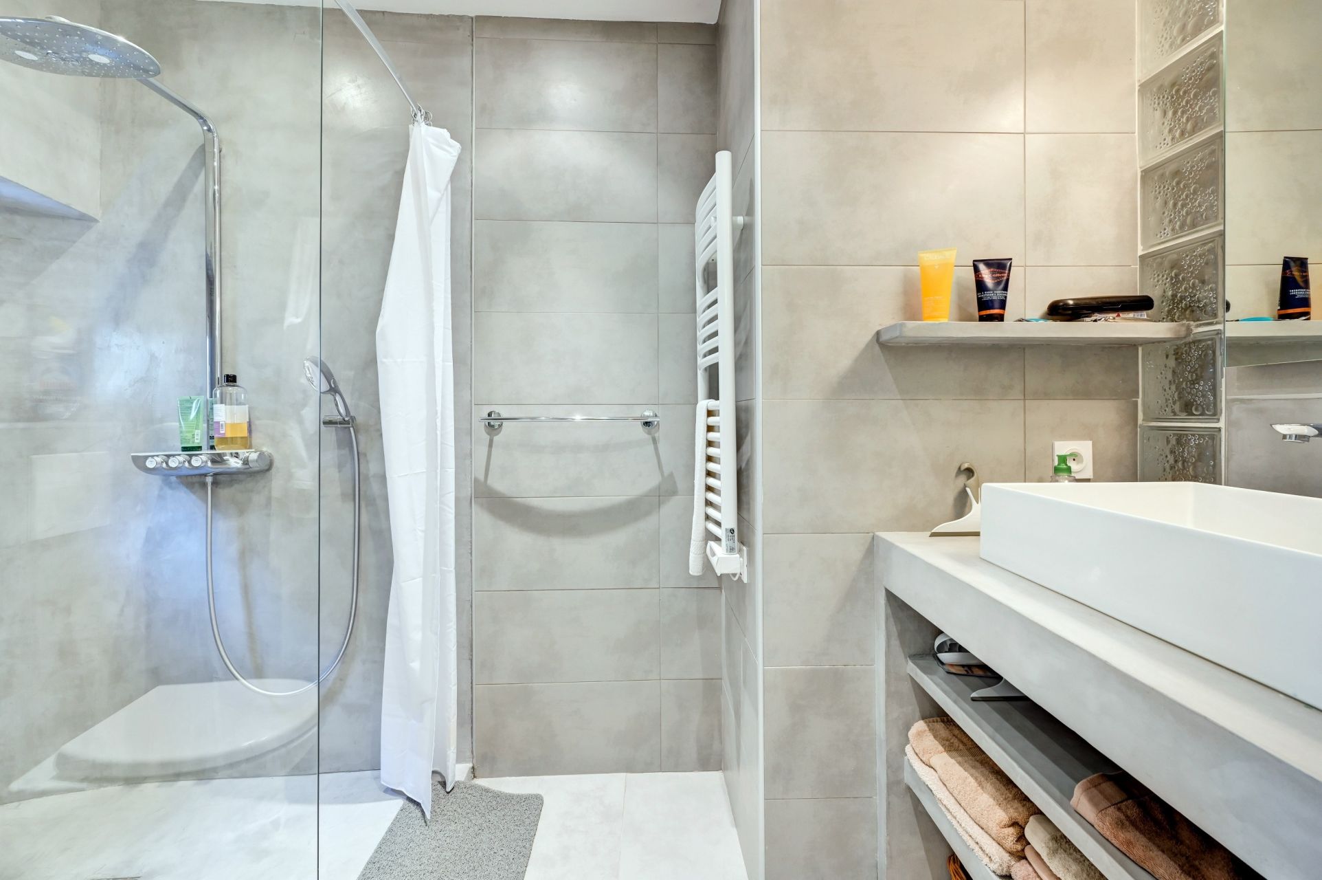 luxury apartment 5 Rooms for sale on AIX EN PROVENCE (13100)