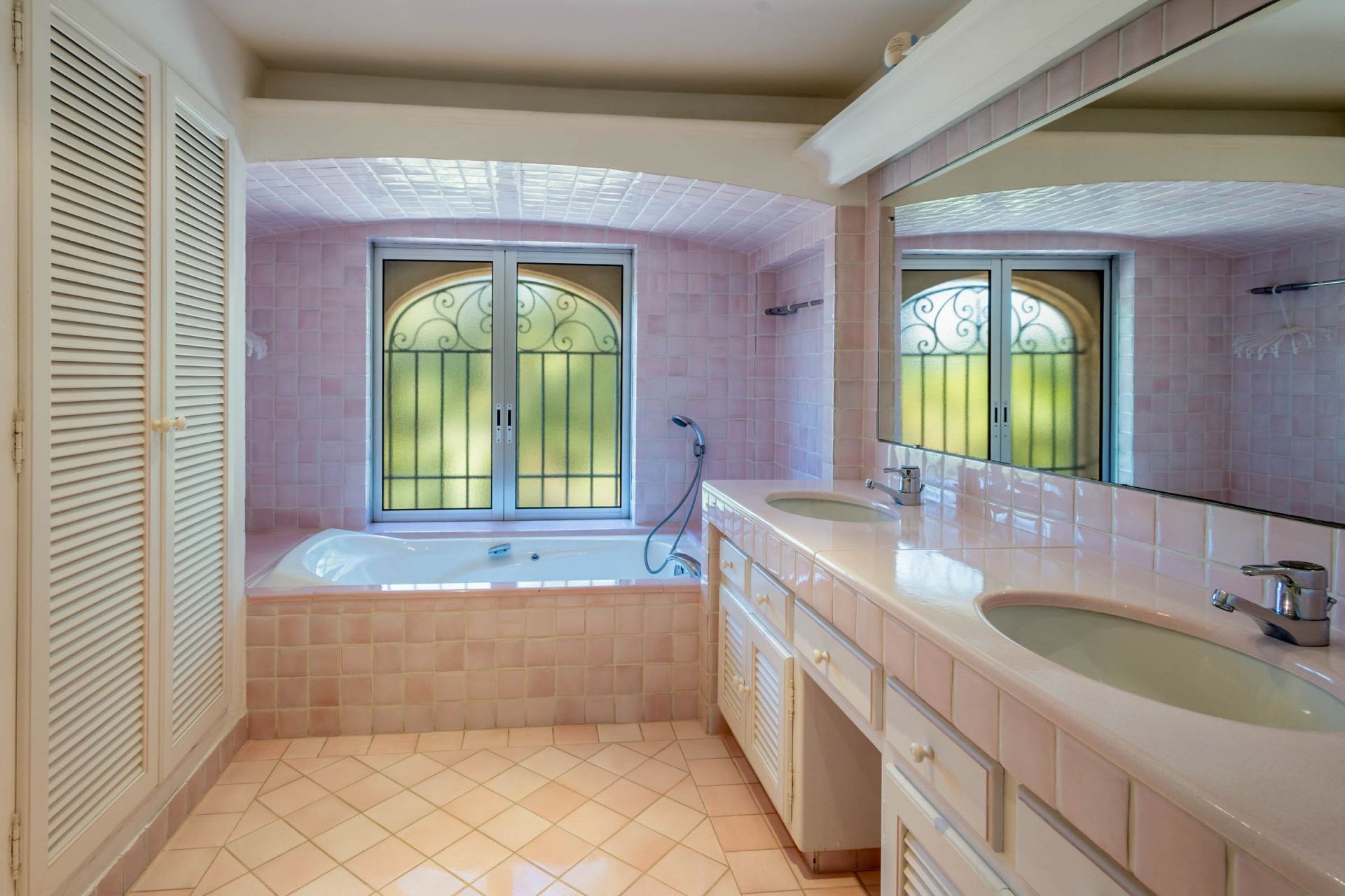 luxury provencale house 9 Rooms for sale on GRIMAUD (83310)