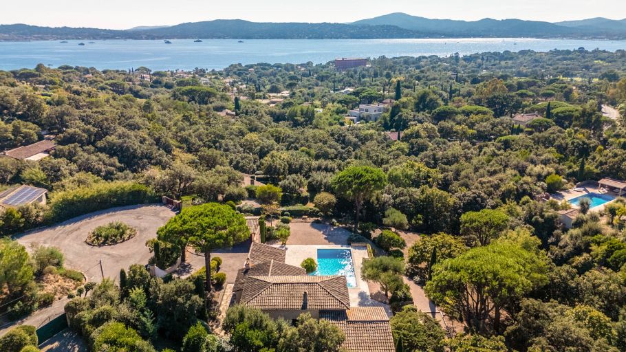 luxury provencale house 9 Rooms for sale on GRIMAUD (83310)