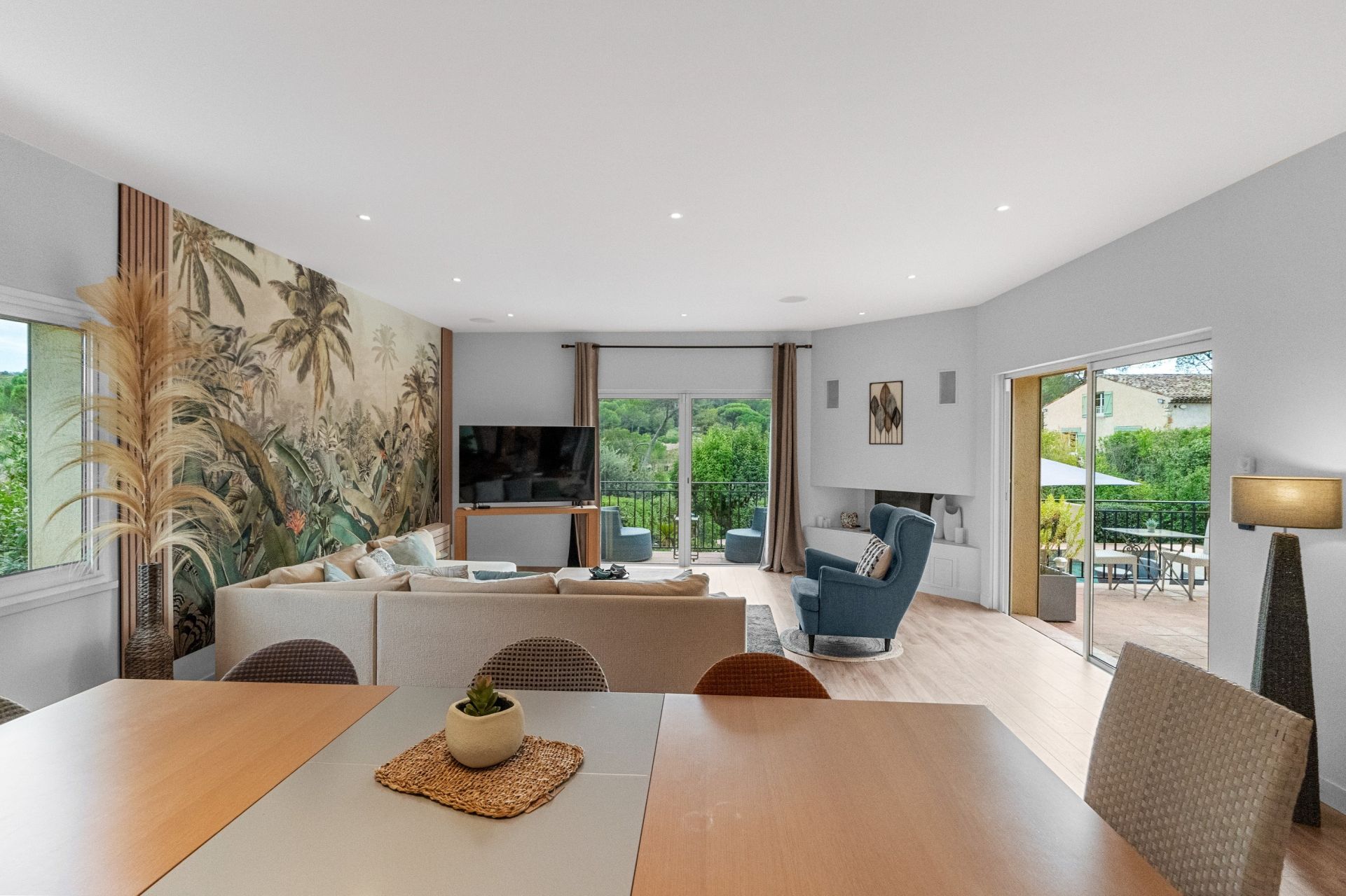 luxury villa 5 Rooms for sale on MOUGINS (06250)