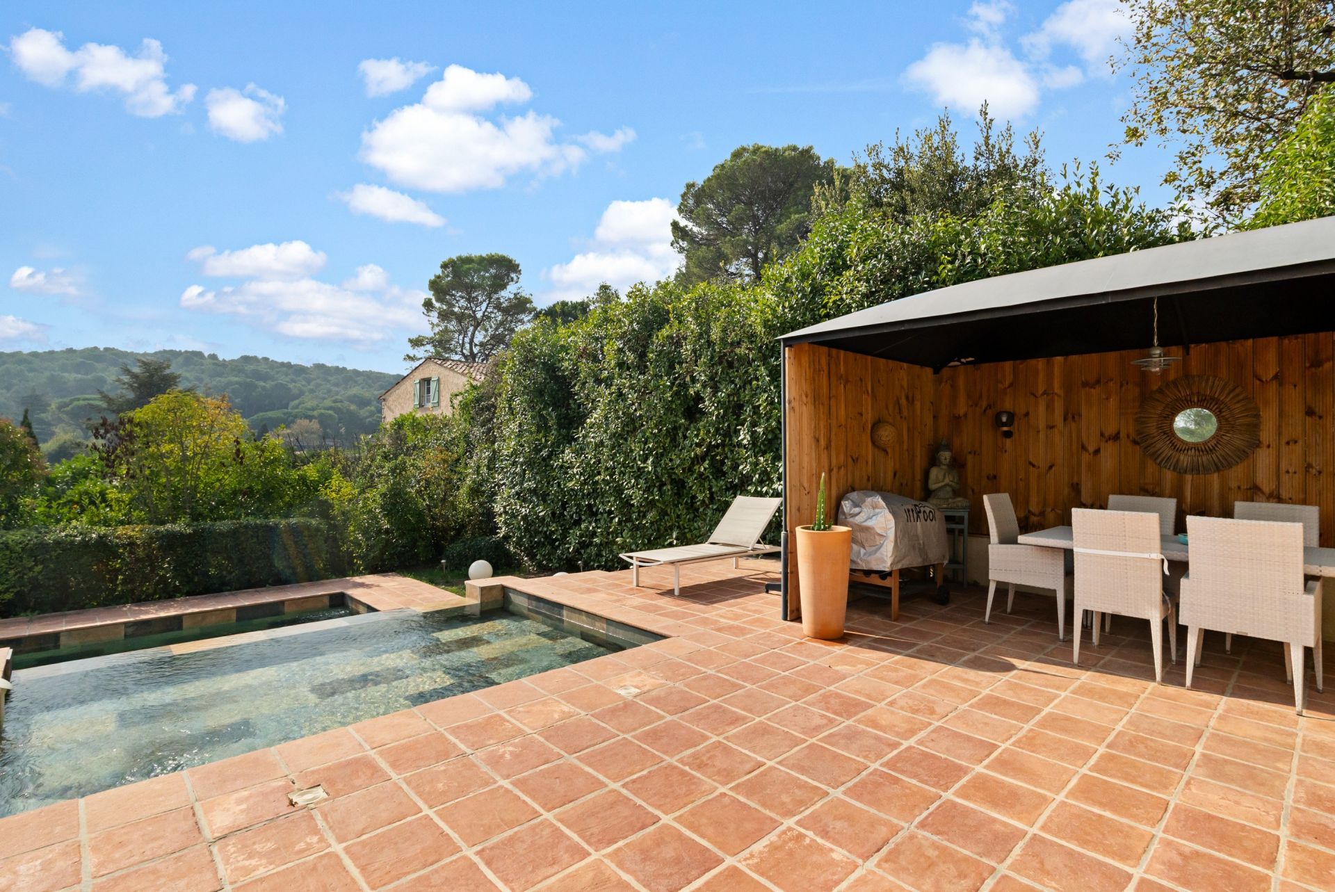 luxury villa 5 Rooms for sale on MOUGINS (06250)