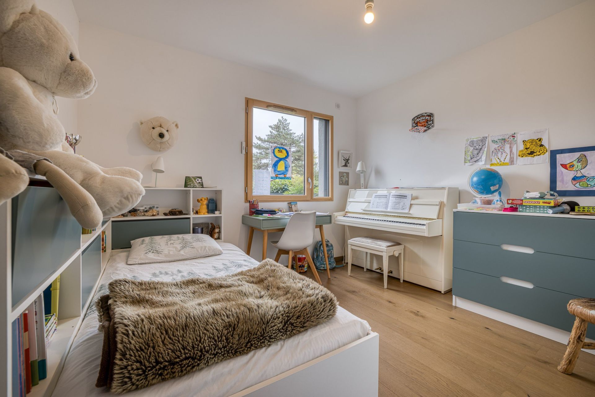 luxury apartment 5 Rooms for sale on SEVRIER (74320)