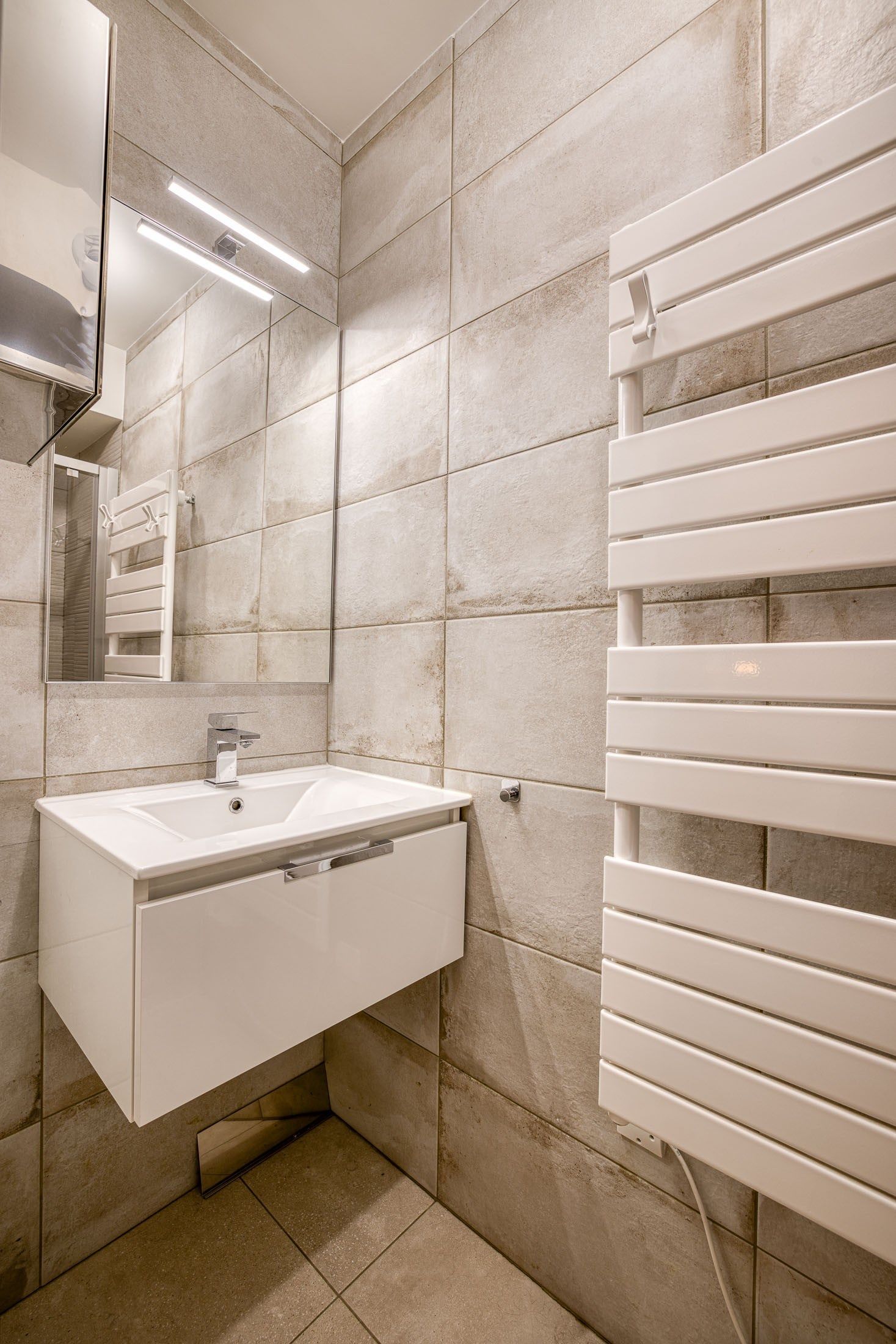 luxury apartment 5 Rooms for sale on SEVRIER (74320)