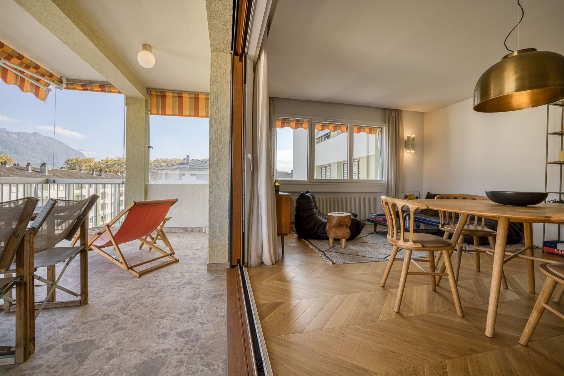 luxury apartment 5 Rooms for sale on ANNECY (74000)
