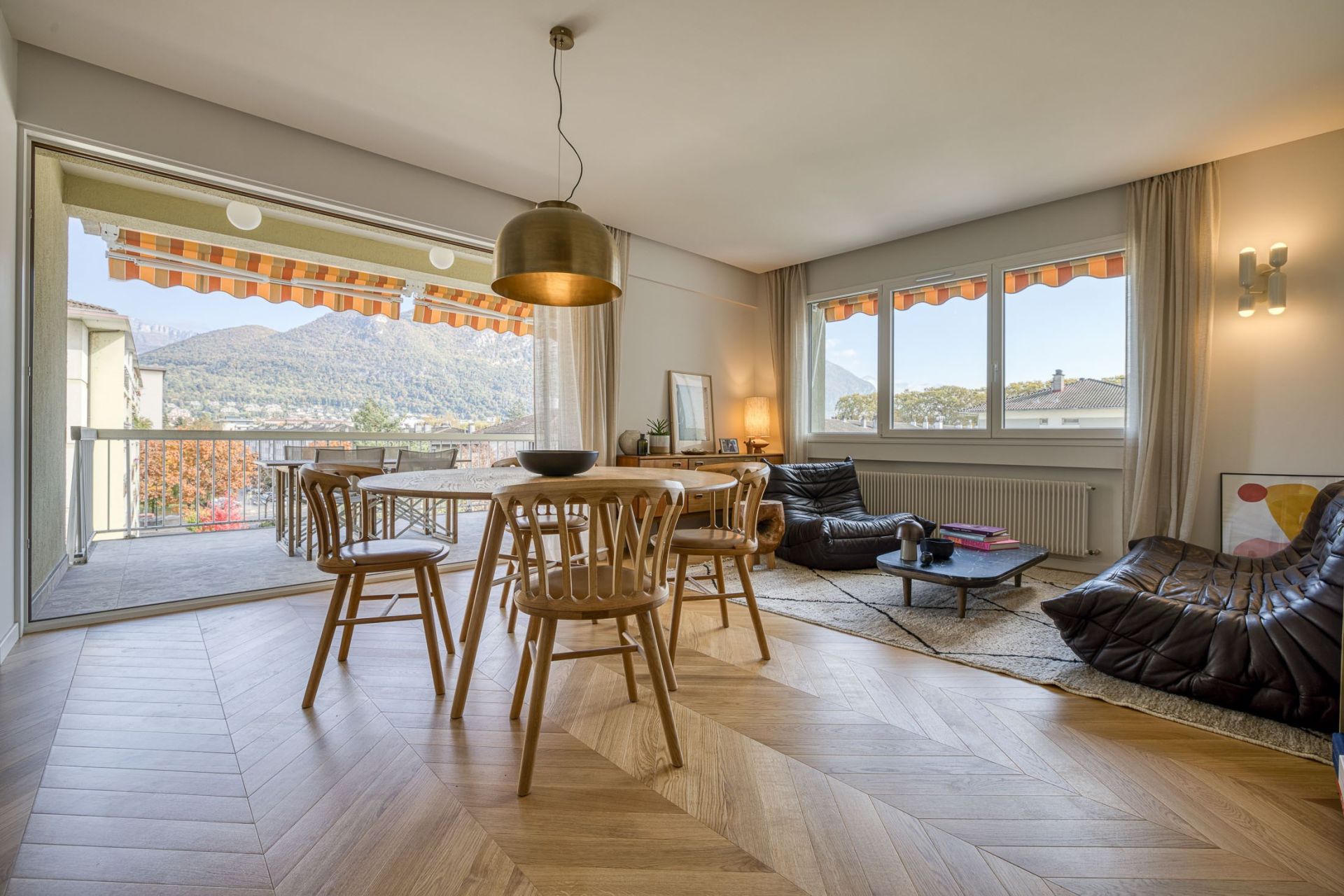 luxury apartment 5 Rooms for sale on ANNECY (74000)