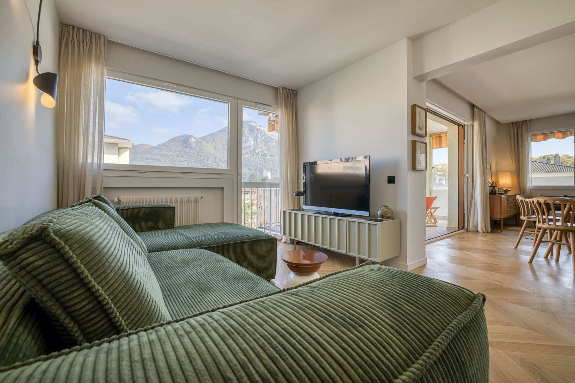 luxury apartment 5 Rooms for sale on ANNECY (74000)
