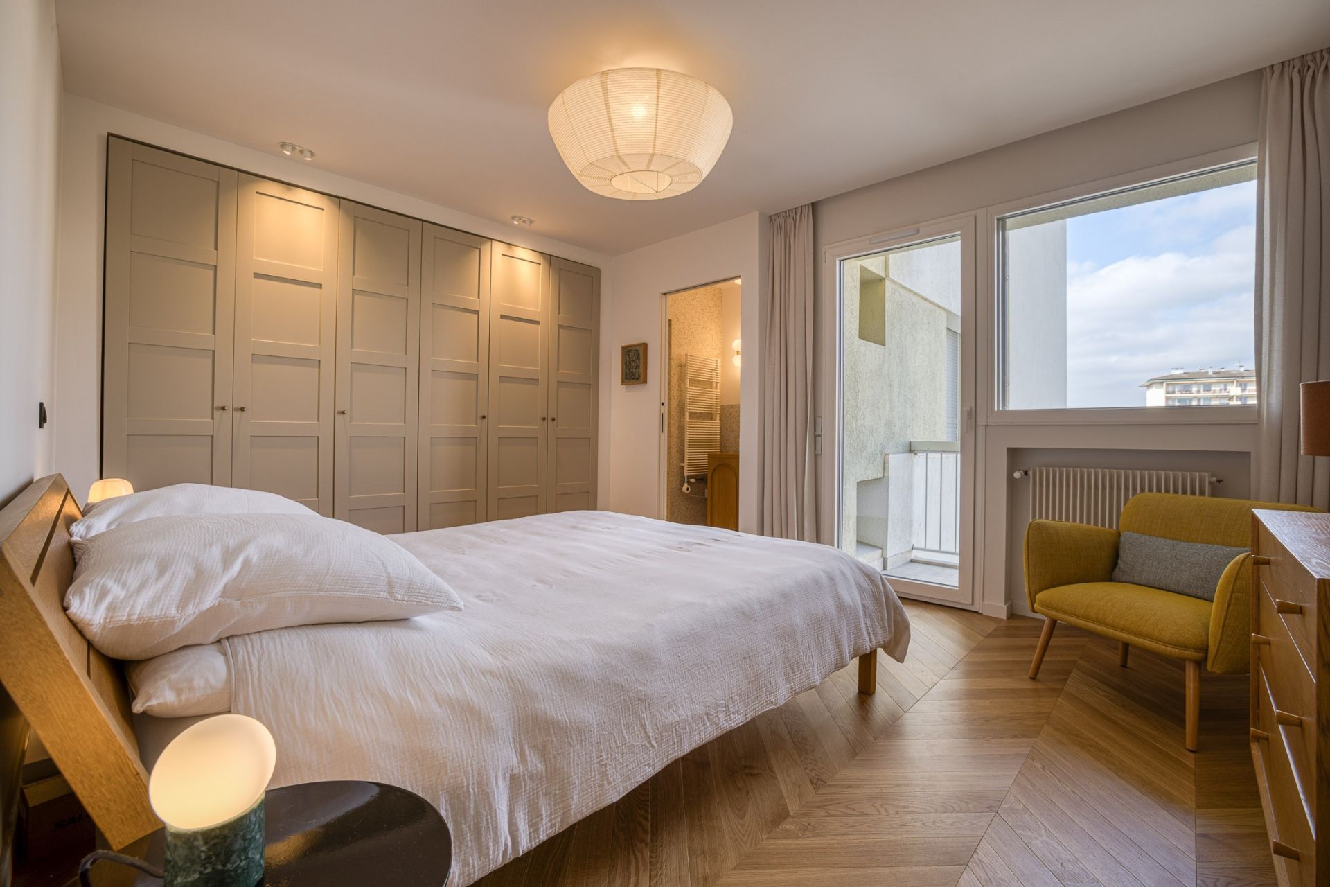 luxury apartment 5 Rooms for sale on ANNECY (74000)