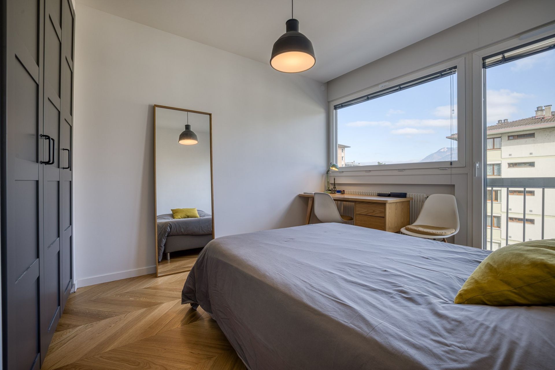 luxury apartment 5 Rooms for sale on ANNECY (74000)
