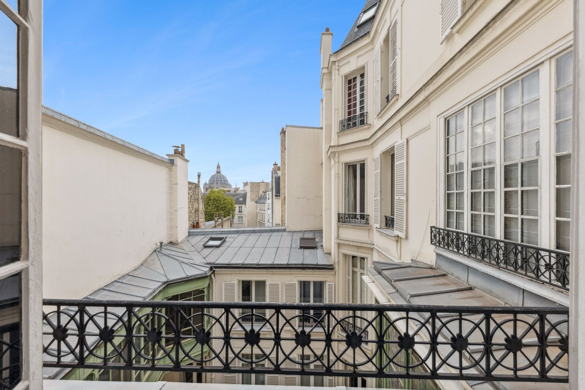 luxury apartment 5 Rooms for sale on PARIS (75008)