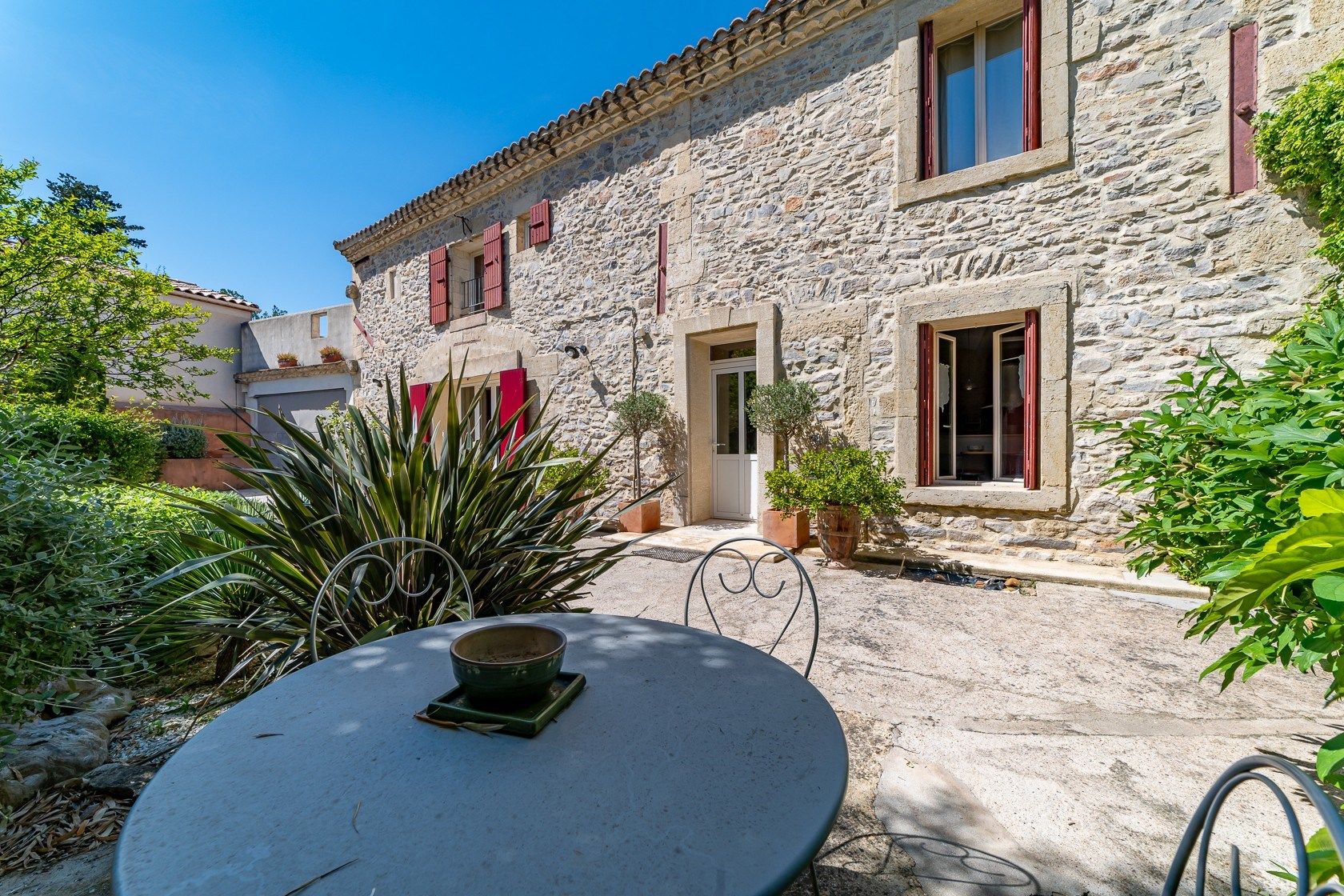 luxury house 5 Rooms for sale on MONTPELLIER (34000)