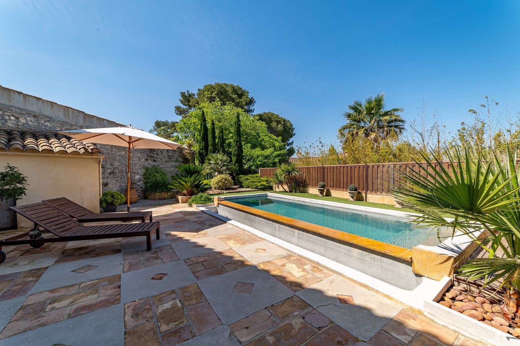 luxury house 5 Rooms for sale on MONTPELLIER (34000)